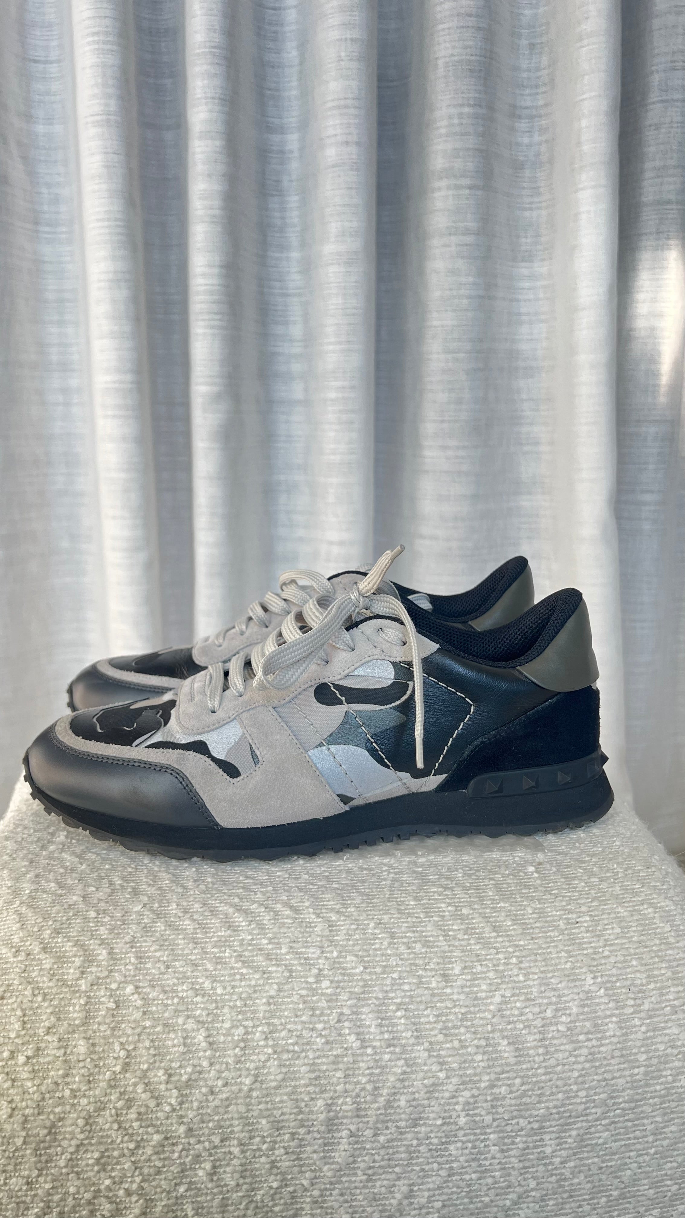 Valentino Garavani Rockrunner Sneakers In Grey - Size 42