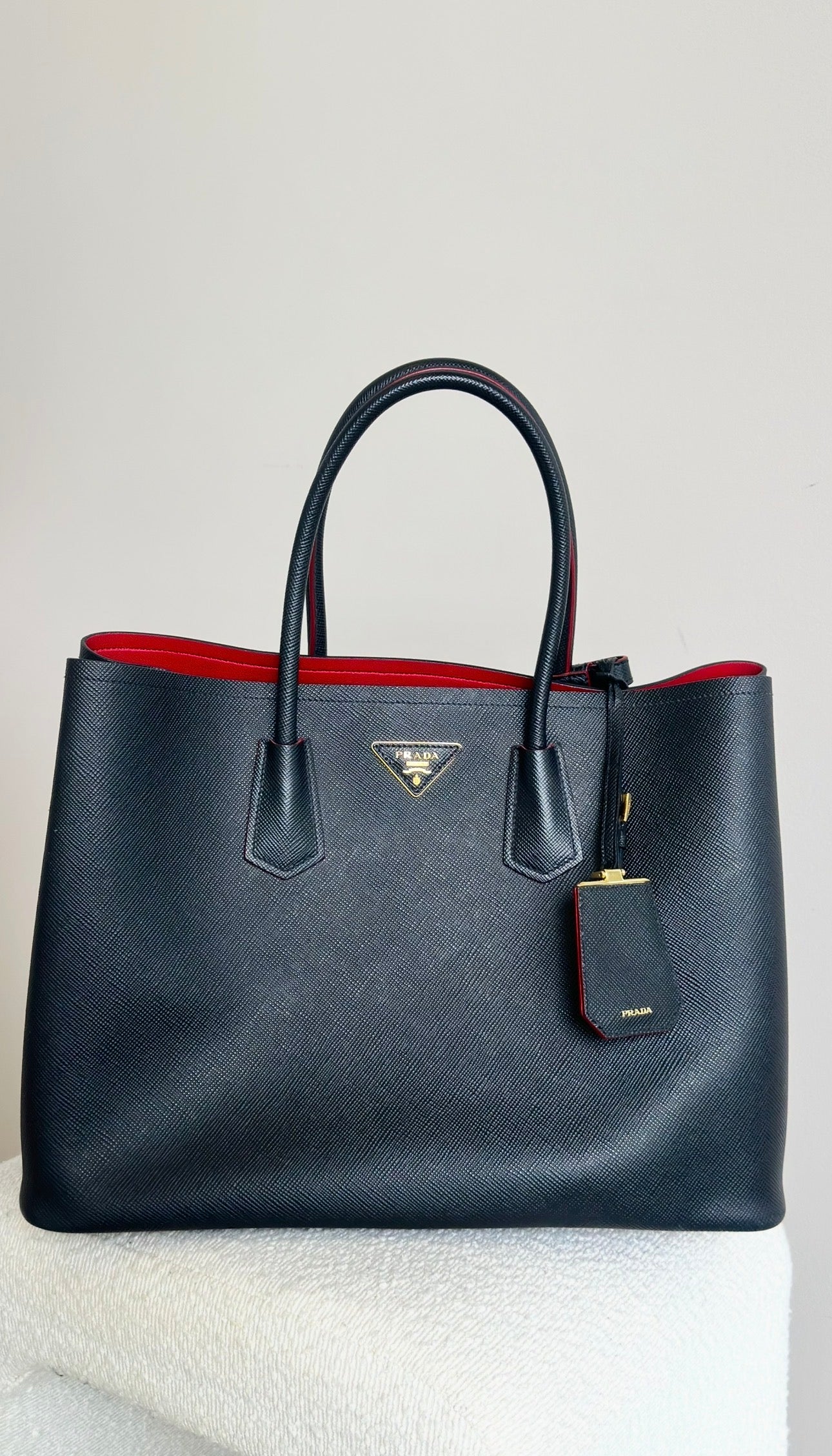 PRADA SAFFIANO CUIR LARGE IN BLACK