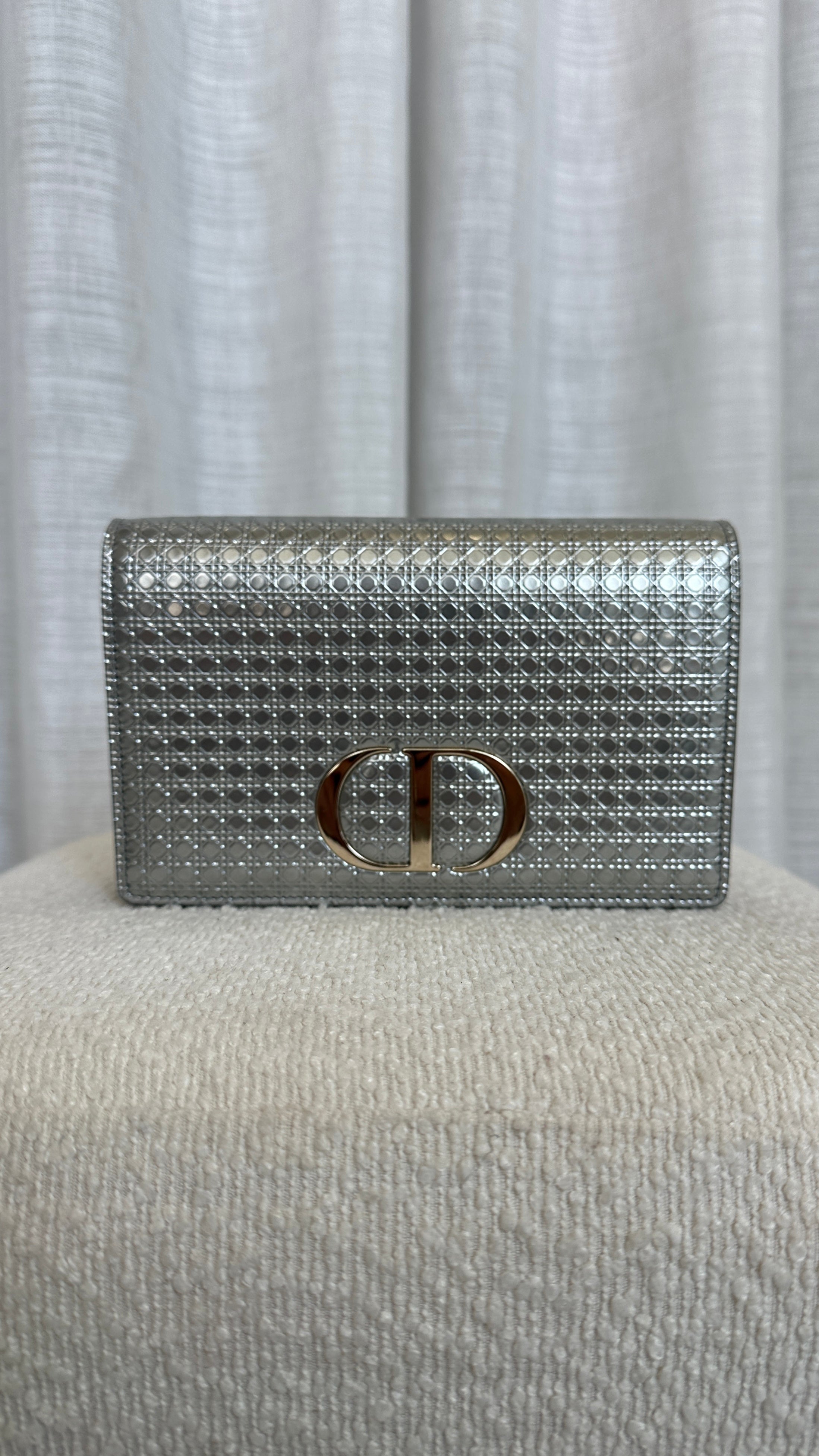 Dior 30 Montaigne 2-in-1 Leather Clutch Bag In Silver