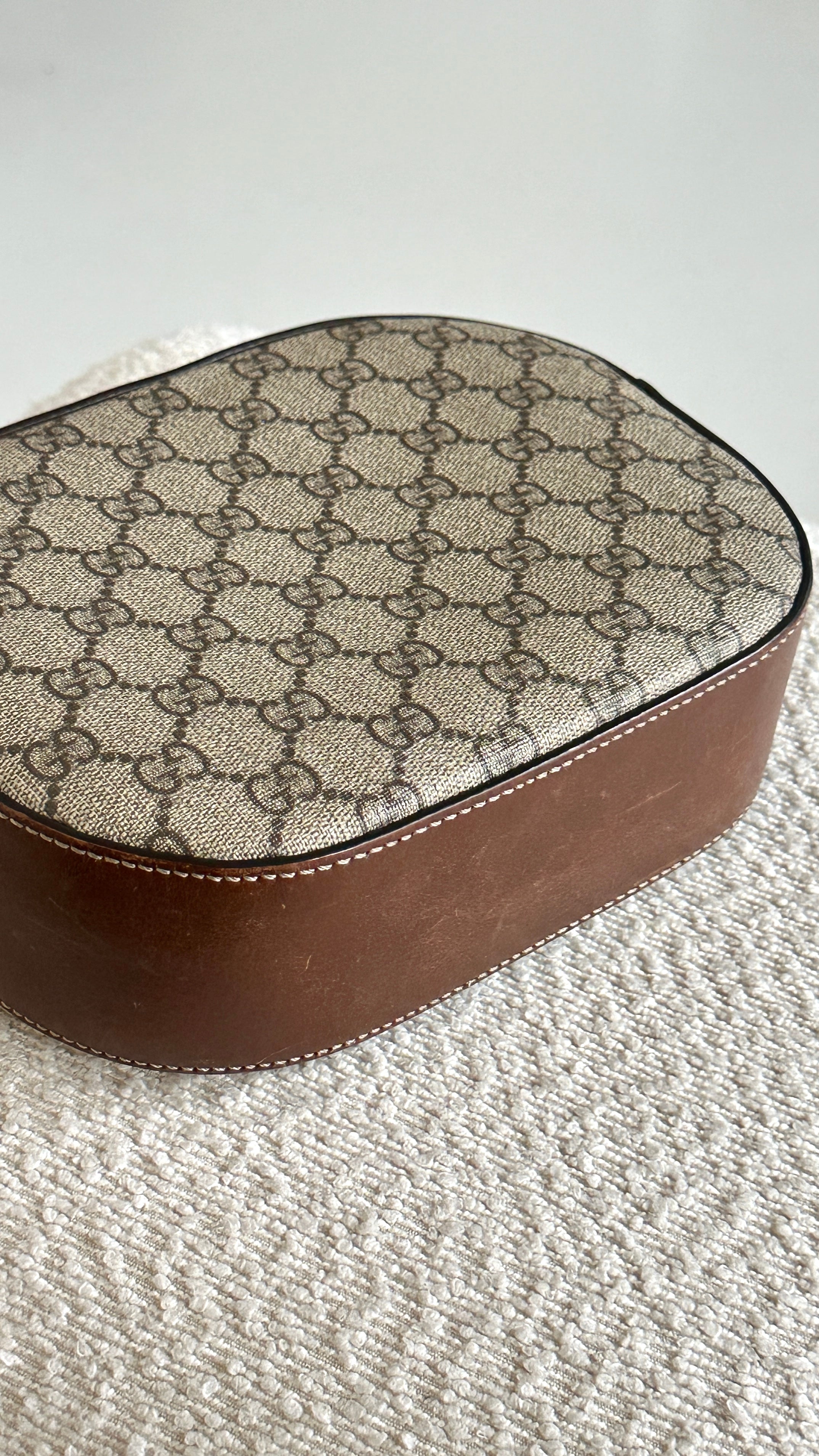 GUCCI MINI CROSSBODY CHAIN BAG GG SUPREME IN BROWN