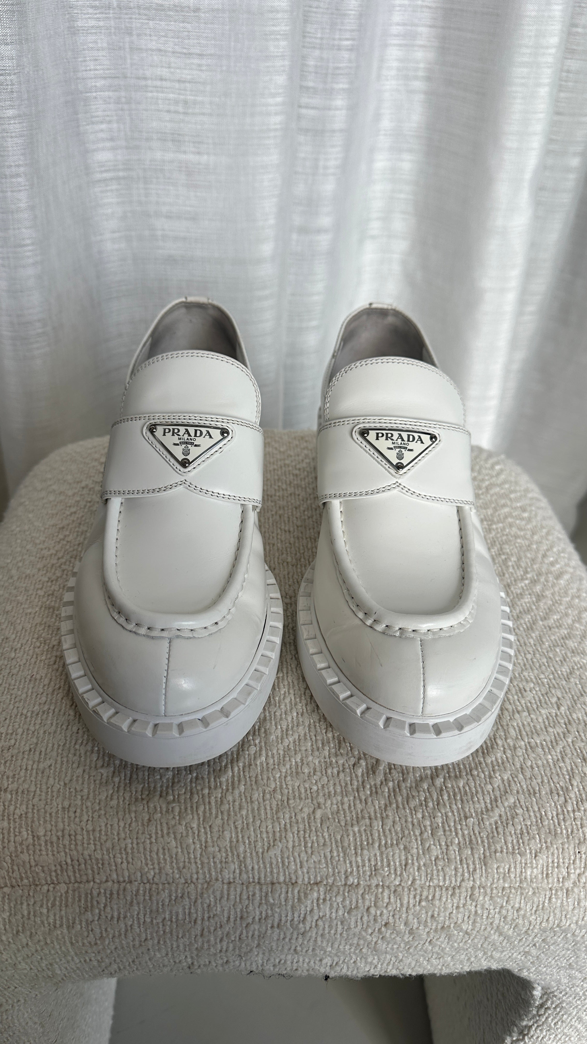 PRADA FLAT LEATHER LOAFERS IN WHITE - SIZE 39