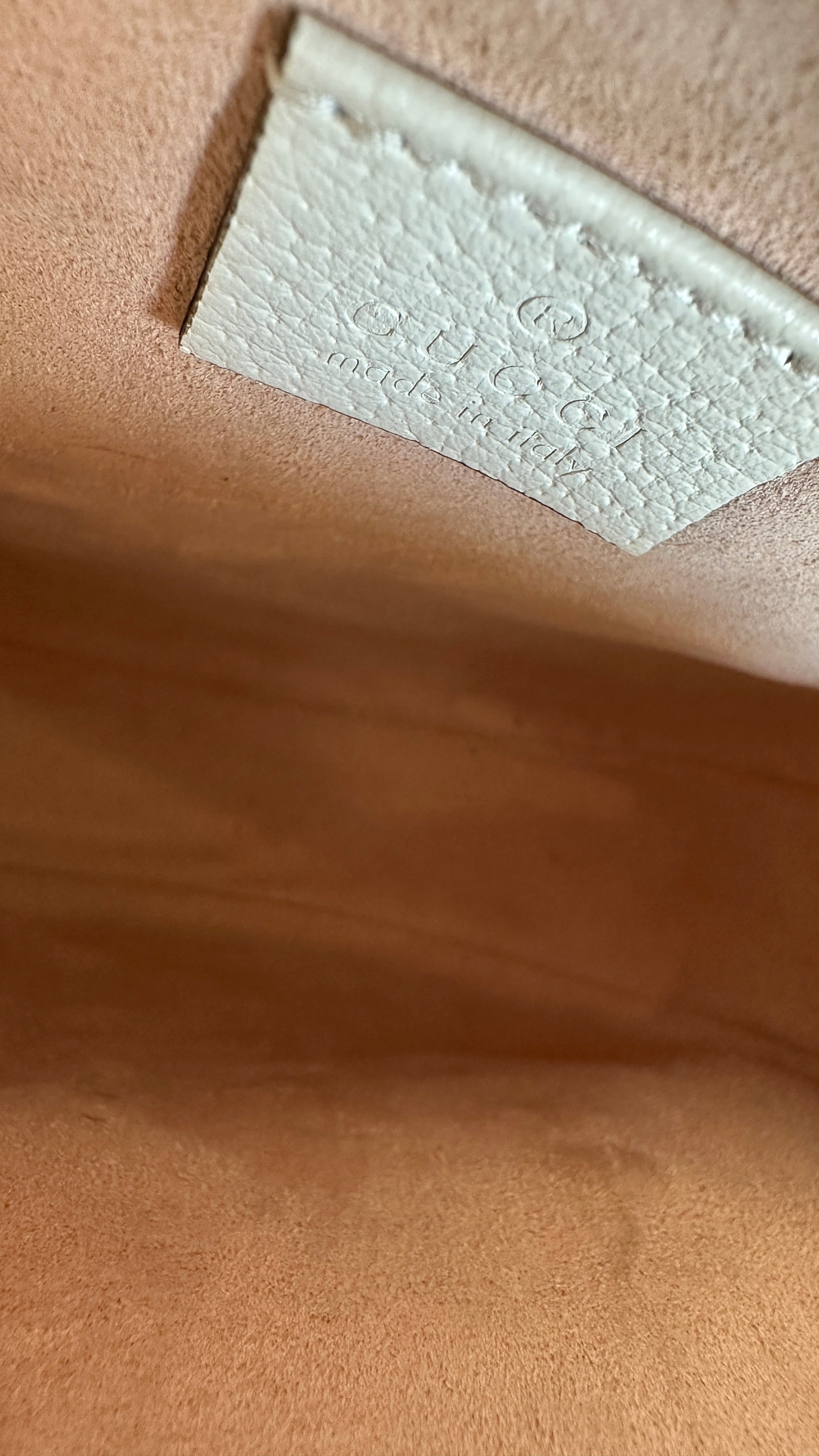 GUCCI OPHIDIA ROUND CROSSBODY - IN WHITE