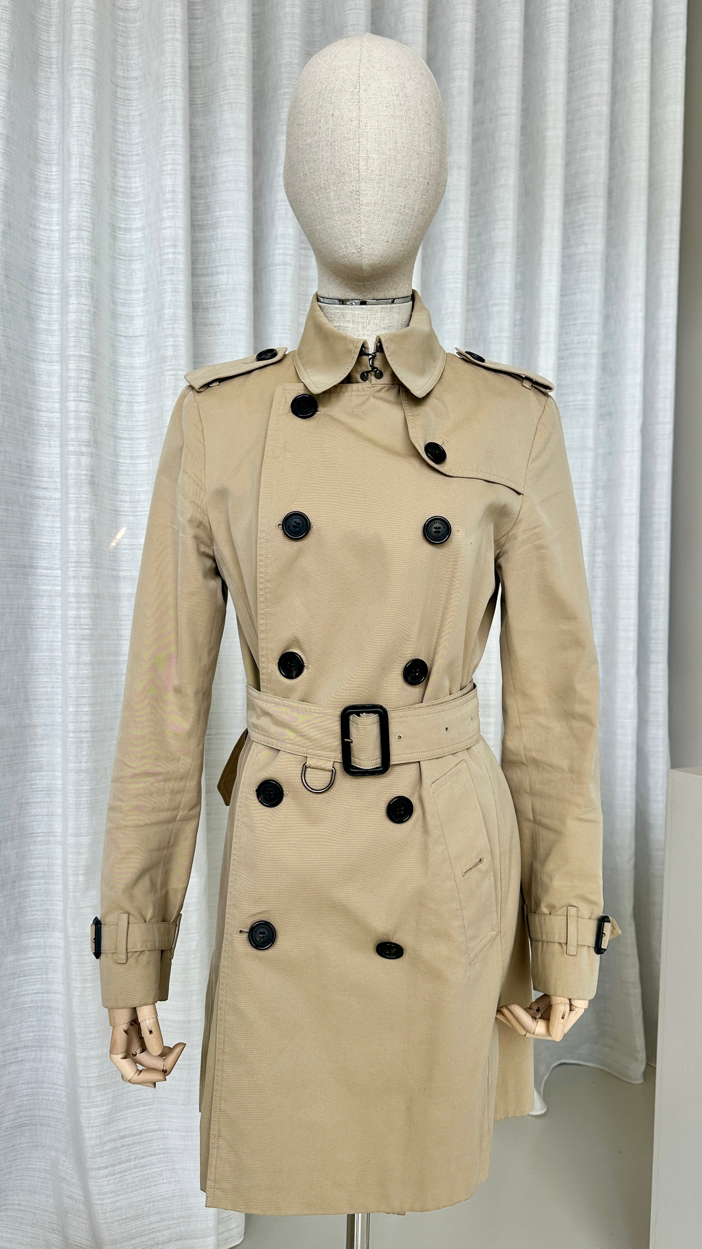 BURBERRY TRENCH COAT IN BEIGE