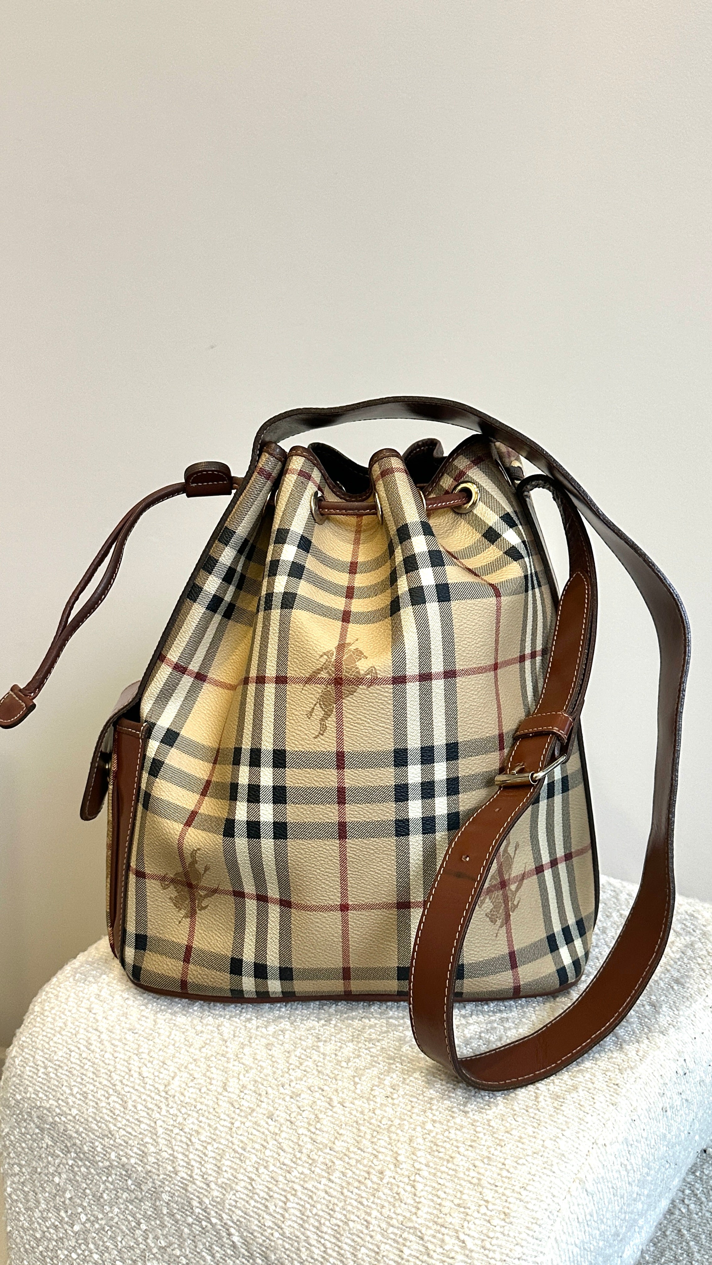 BURBERRY VINTAGE BUCKET BAG IN BROWN
