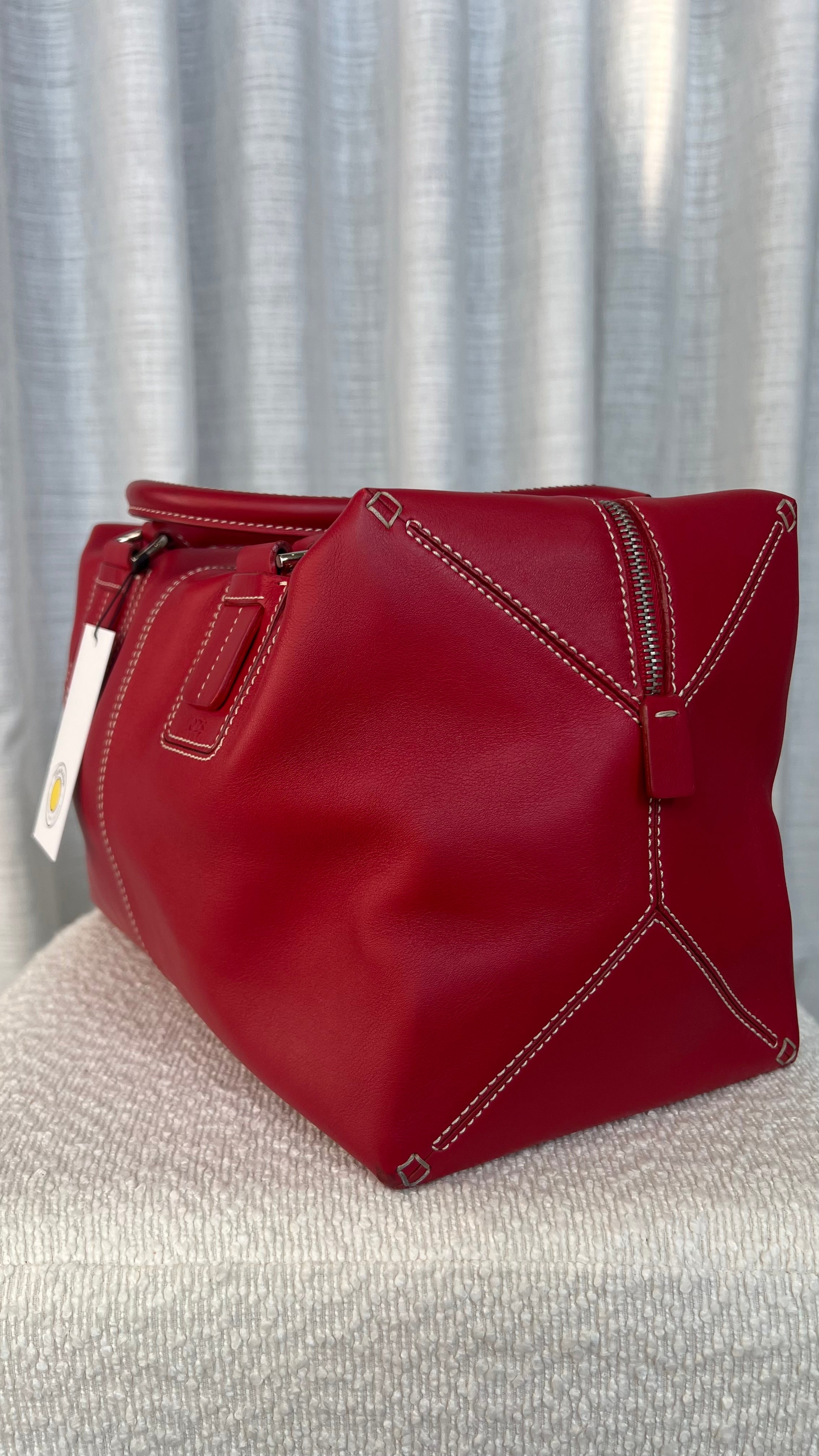 Tod's Vintage Leather Bag In Red