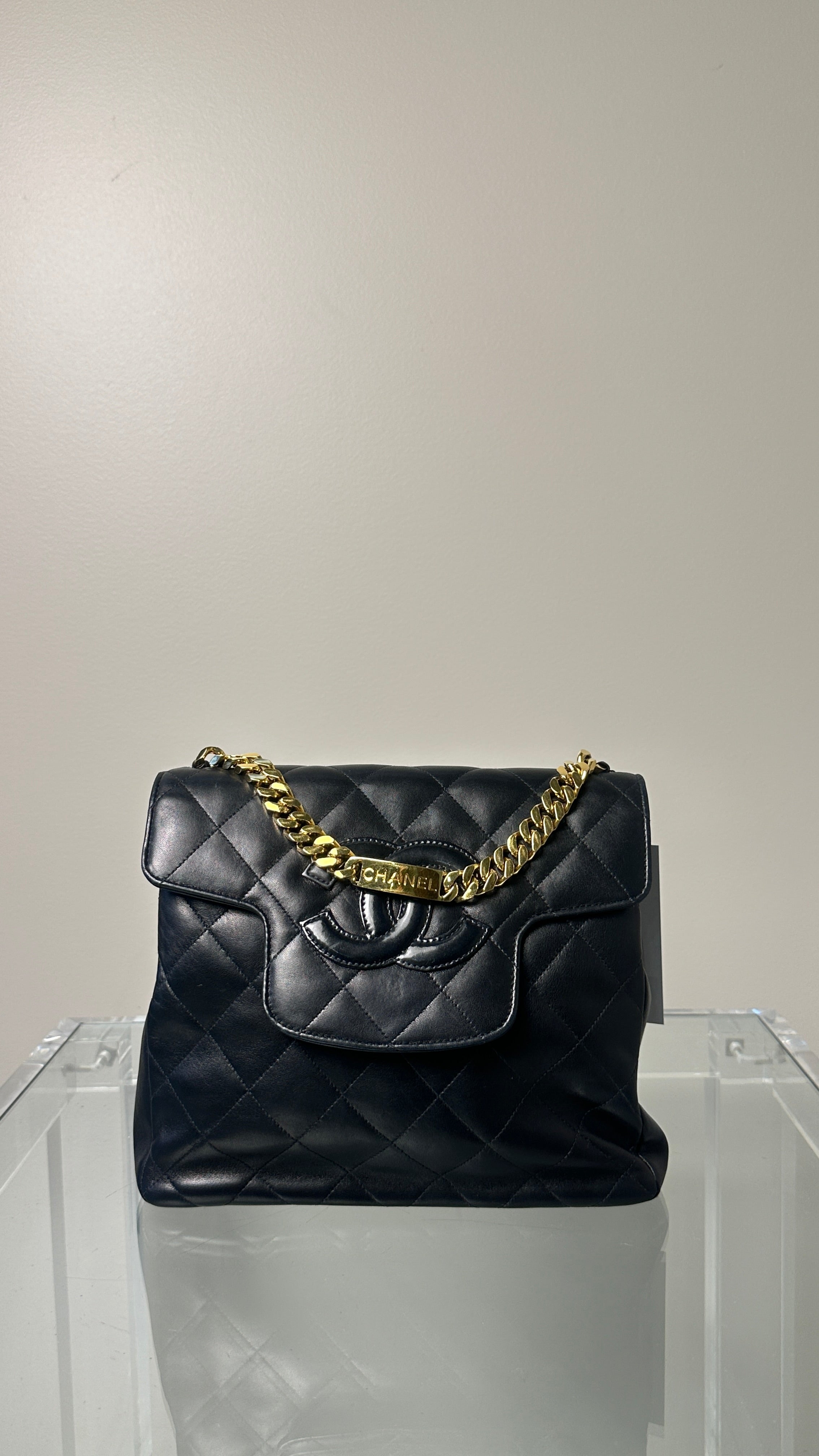 CHANEL VINTAGE 90'S WITH GOLD IN BLACK