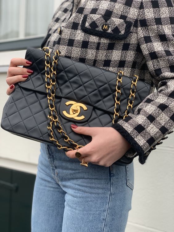 Chanel bag discount with big logo