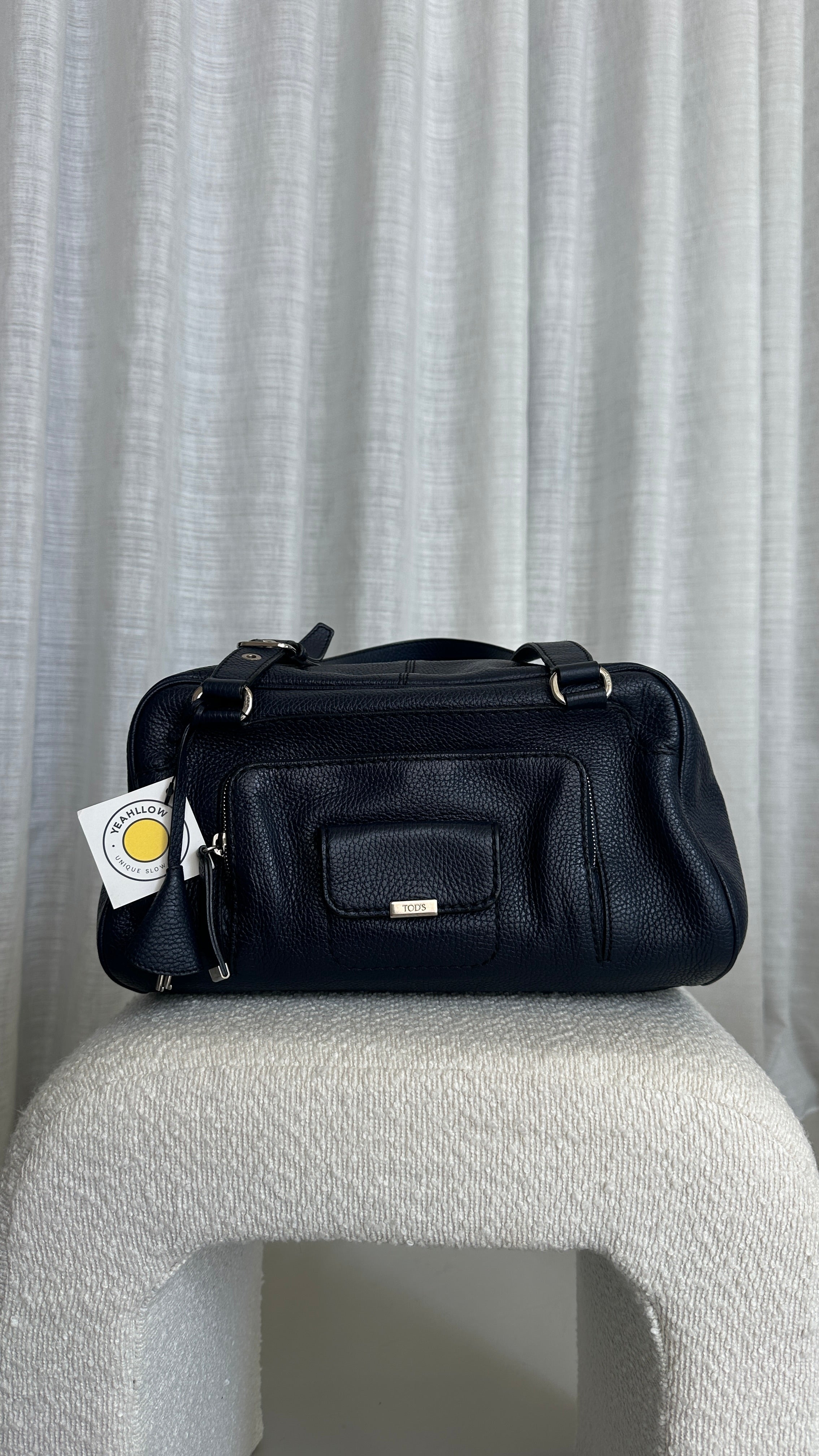 Tod's Vintage Leather Shoulder Bag In Navy