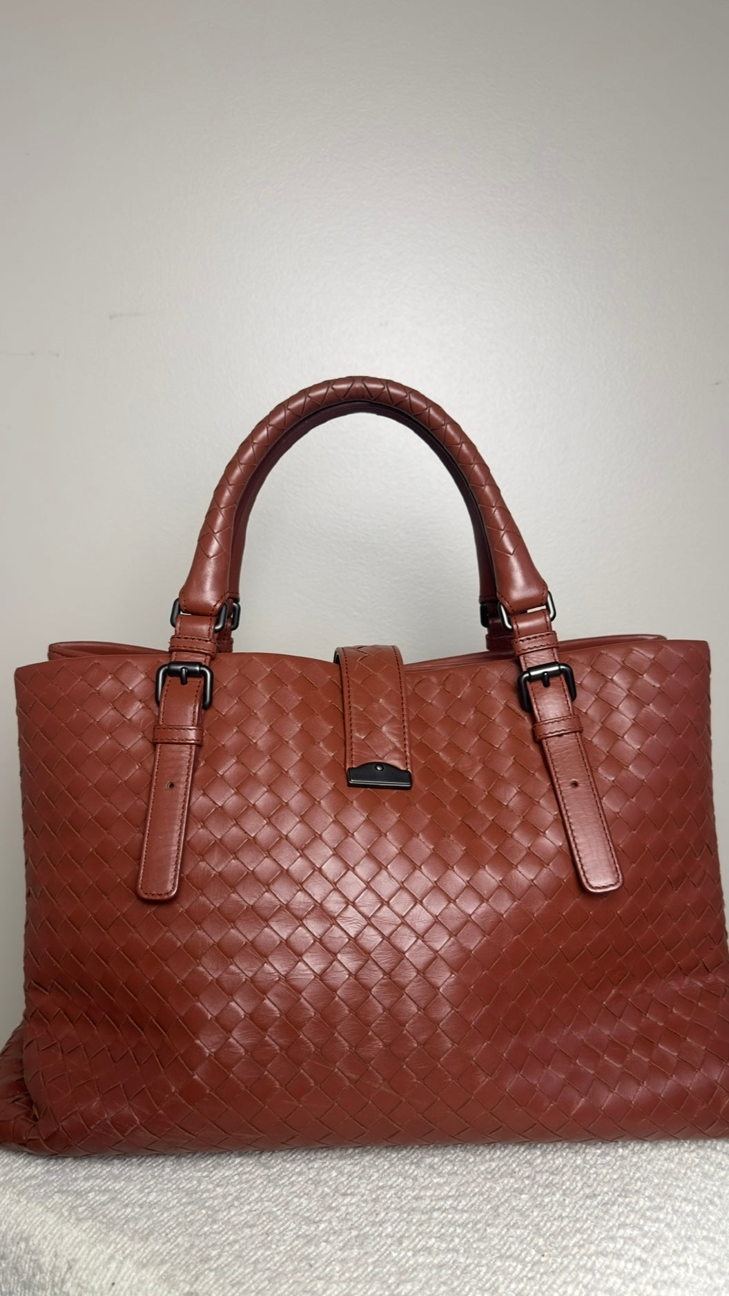 BOTTEGA VENETA MEDIUM NAPPA INTERCCIATO ROMA TOTE BAG IN TERRACOTTA