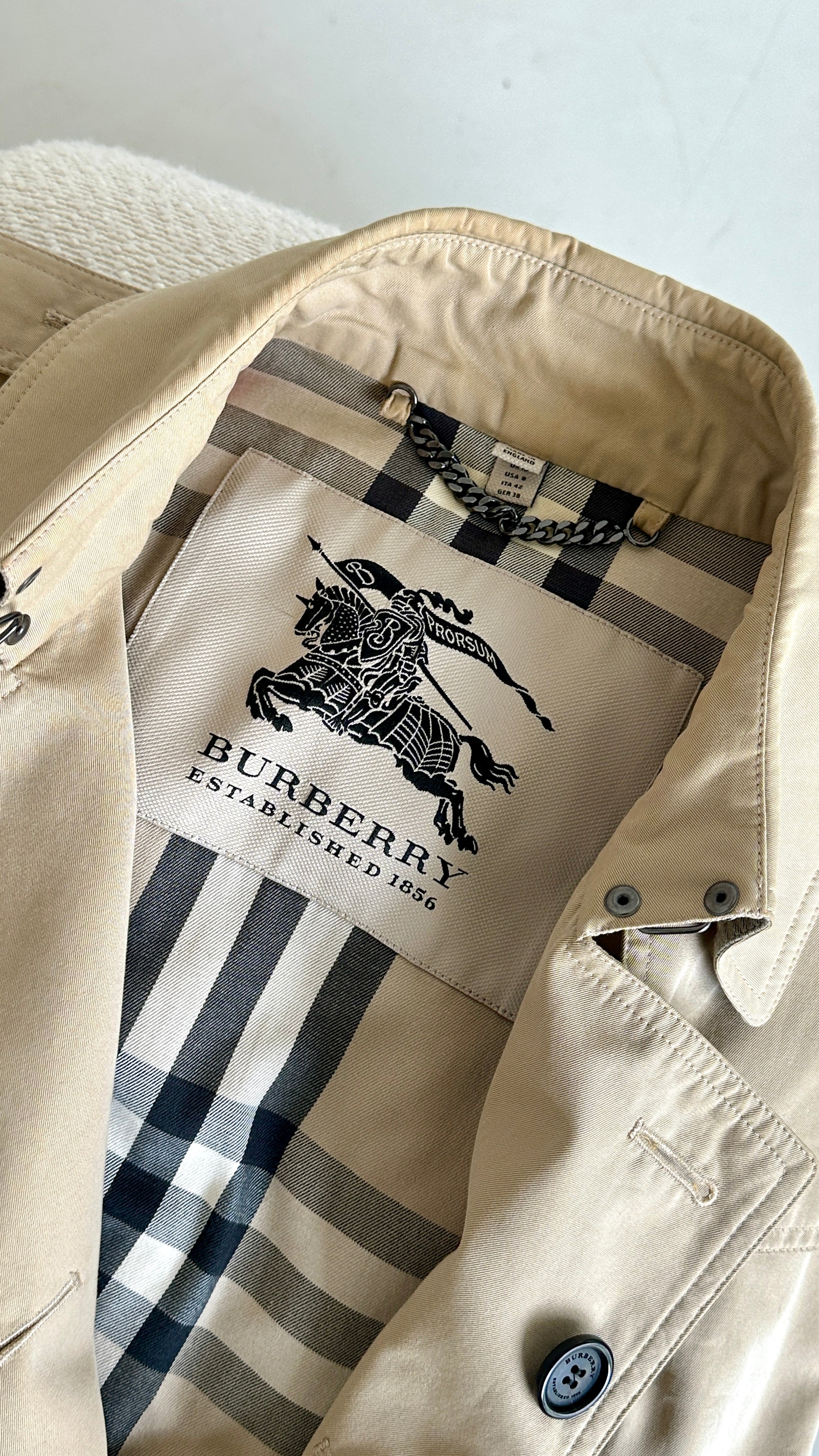 BURBERRY TRENCH COAT IN BEIGE