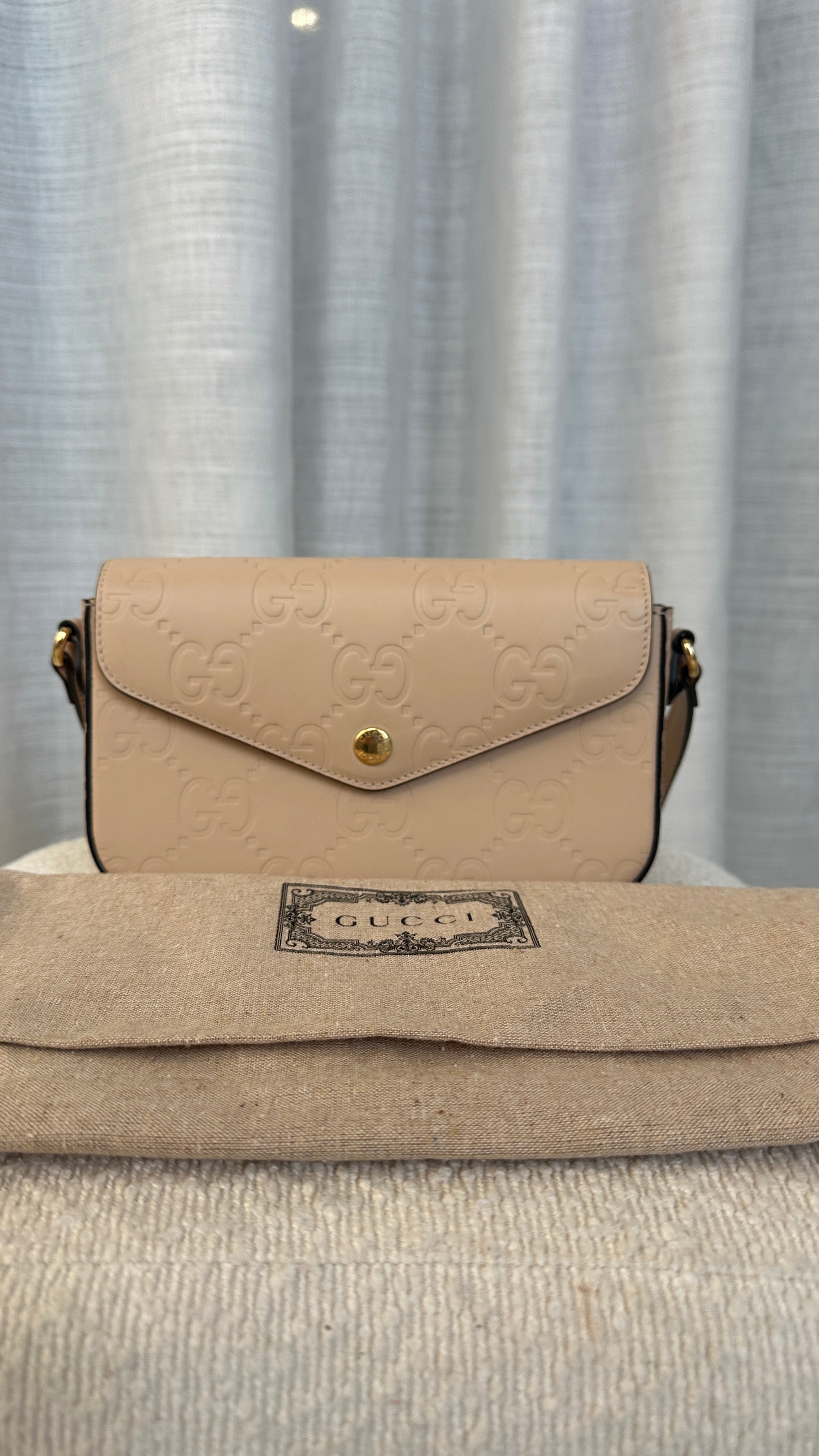 GUCCI MARMONT CHAIN FLAP WALLET CROSSBODY BAG - IN BEIGE