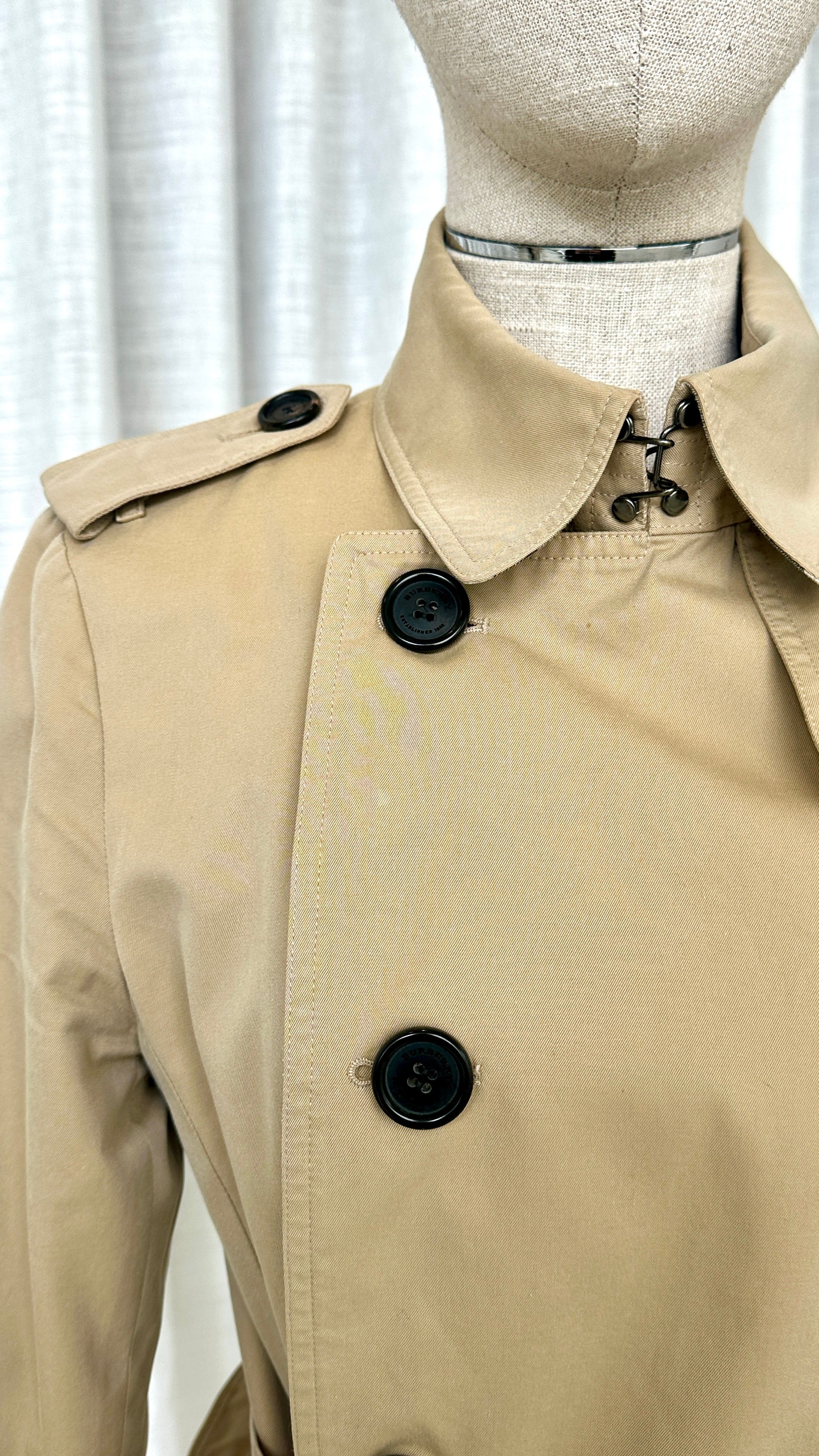 BURBERRY TRENCH COAT IN BEIGE