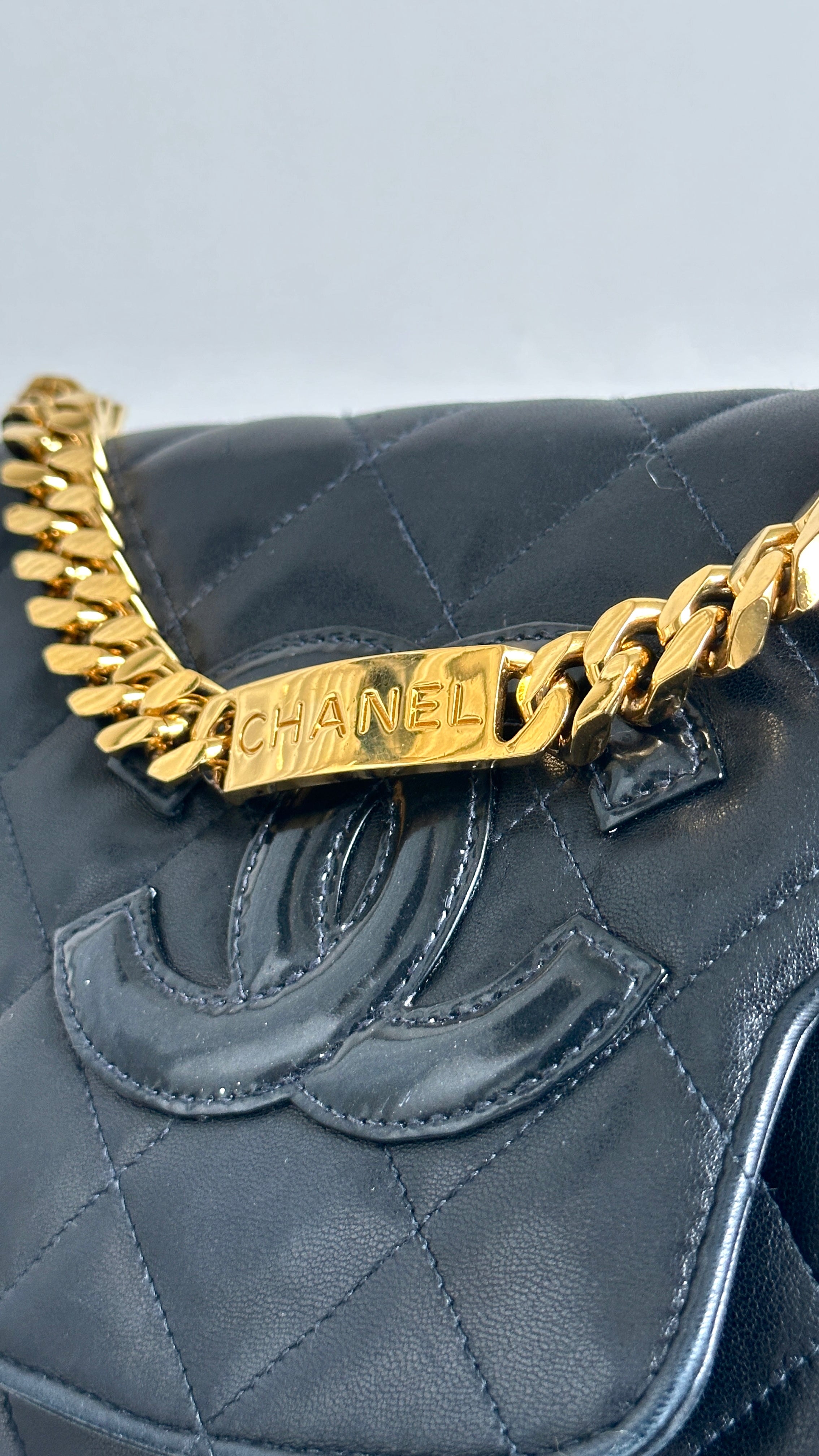 CHANEL VINTAGE 90'S WITH GOLD IN BLACK