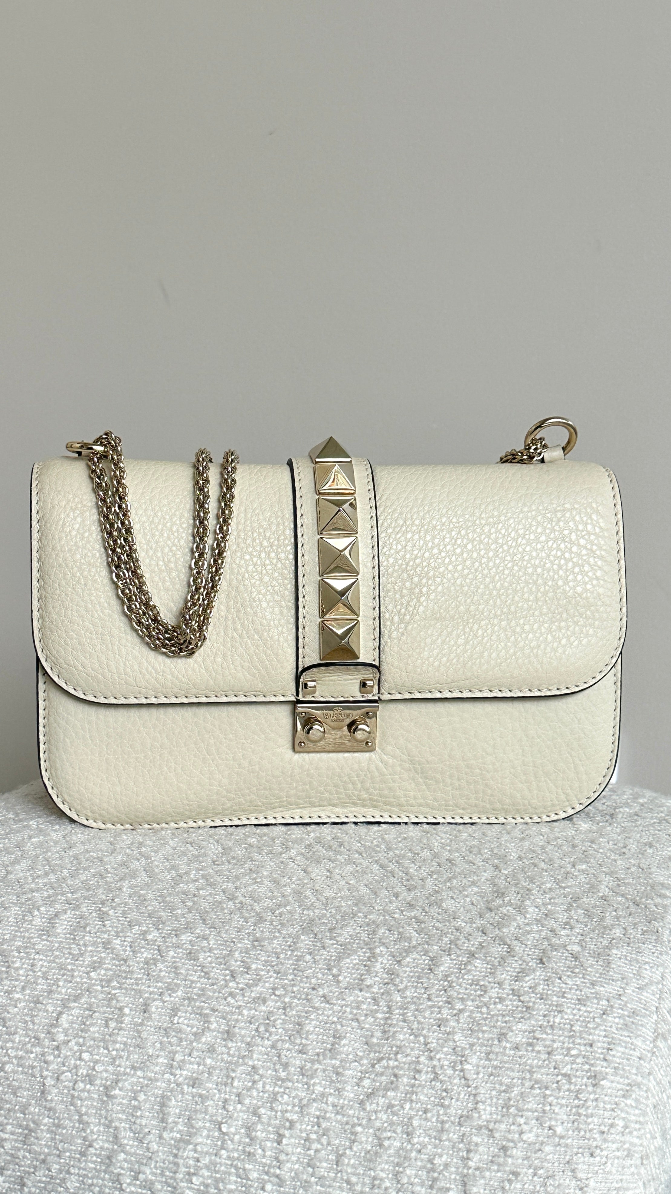 VALENTINO GARAVANI ROCKSTUD GLAM LOCK IN BEIGE