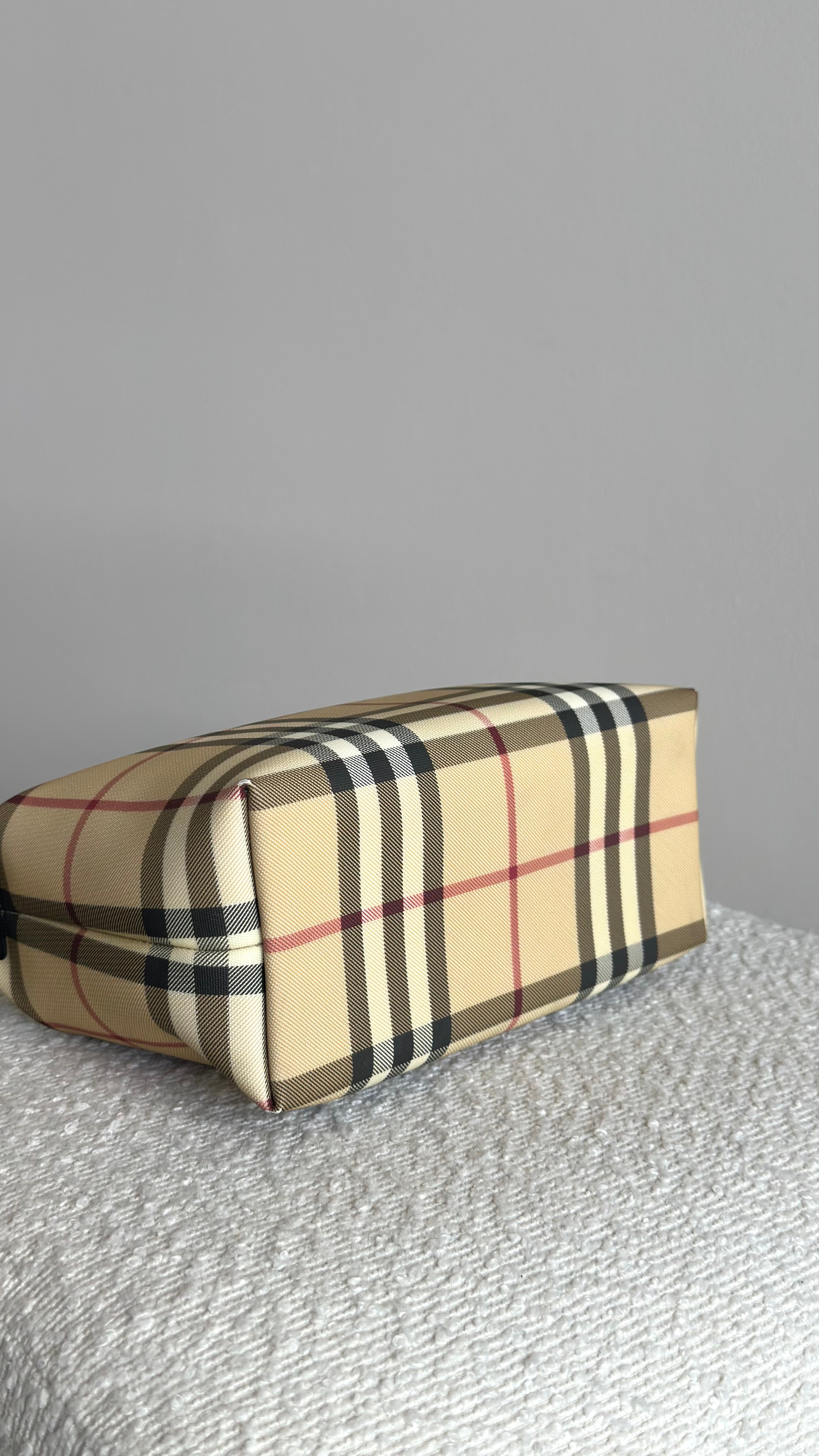 BURBERRY HOUSE CHECK COATED CANVAS HANDBAG IN BEIGE
