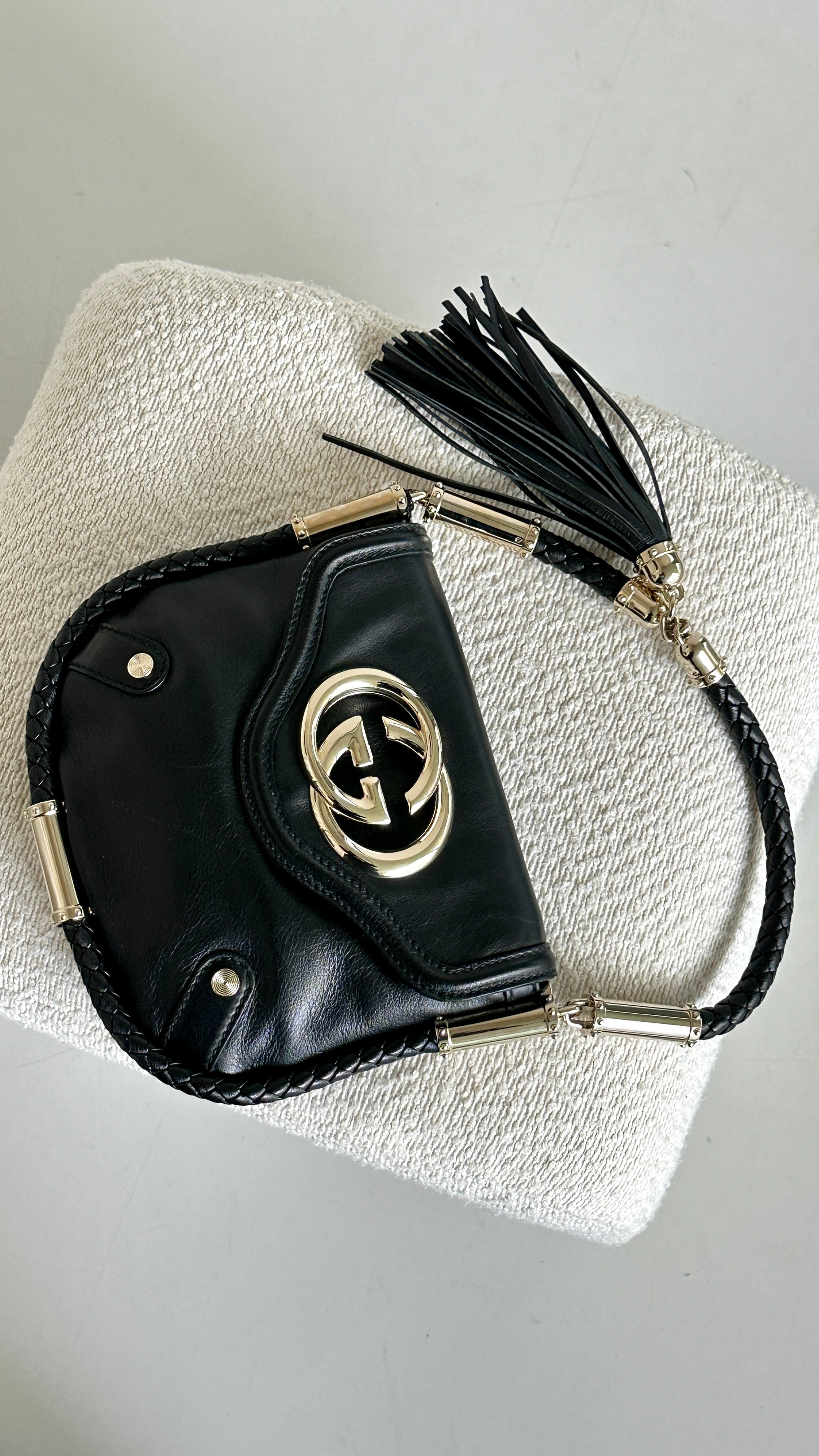 GUCCI BRITT TASSEL HANDBAG IN BLACK