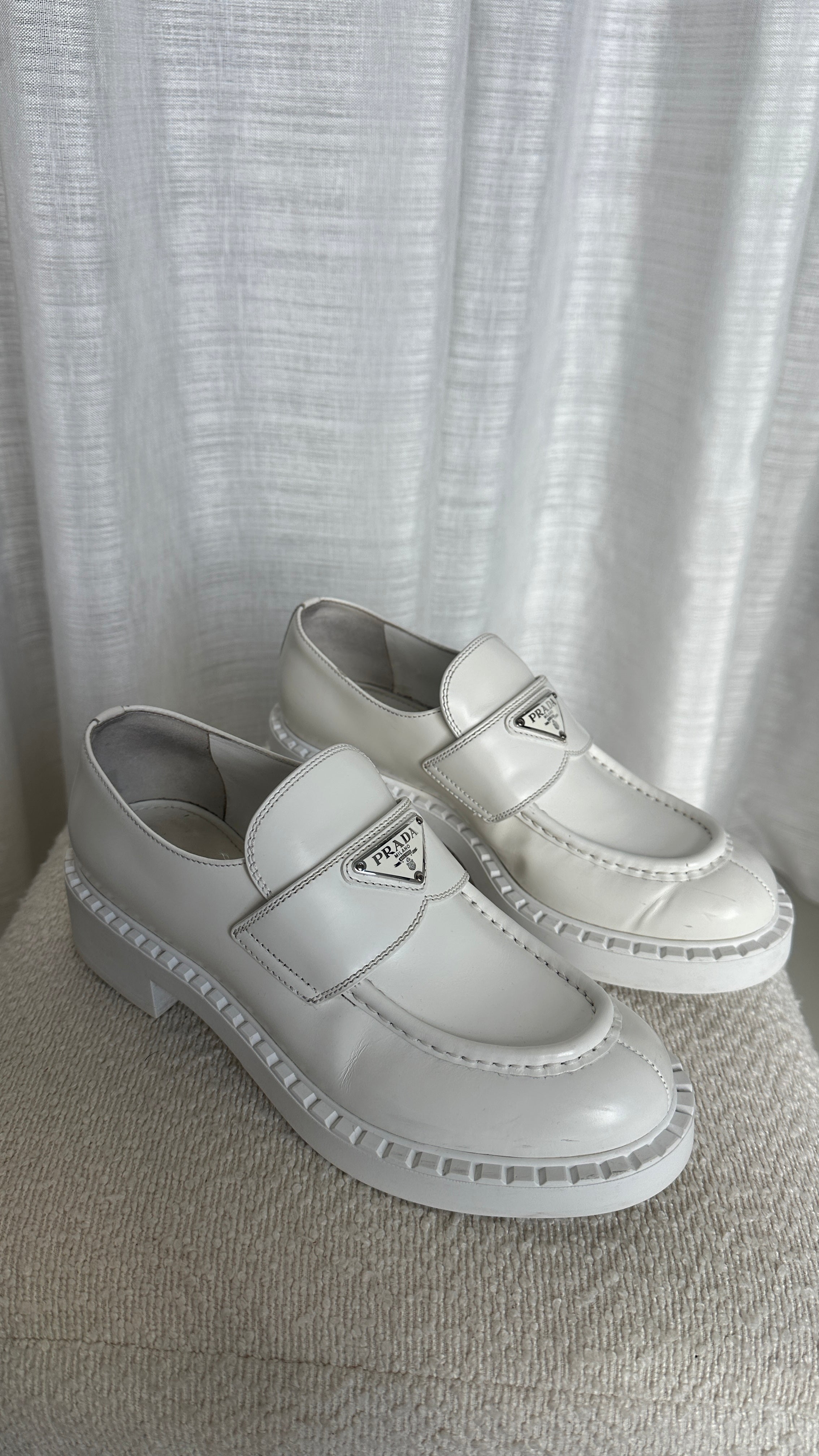 PRADA FLAT LEATHER LOAFERS IN WHITE - SIZE 39