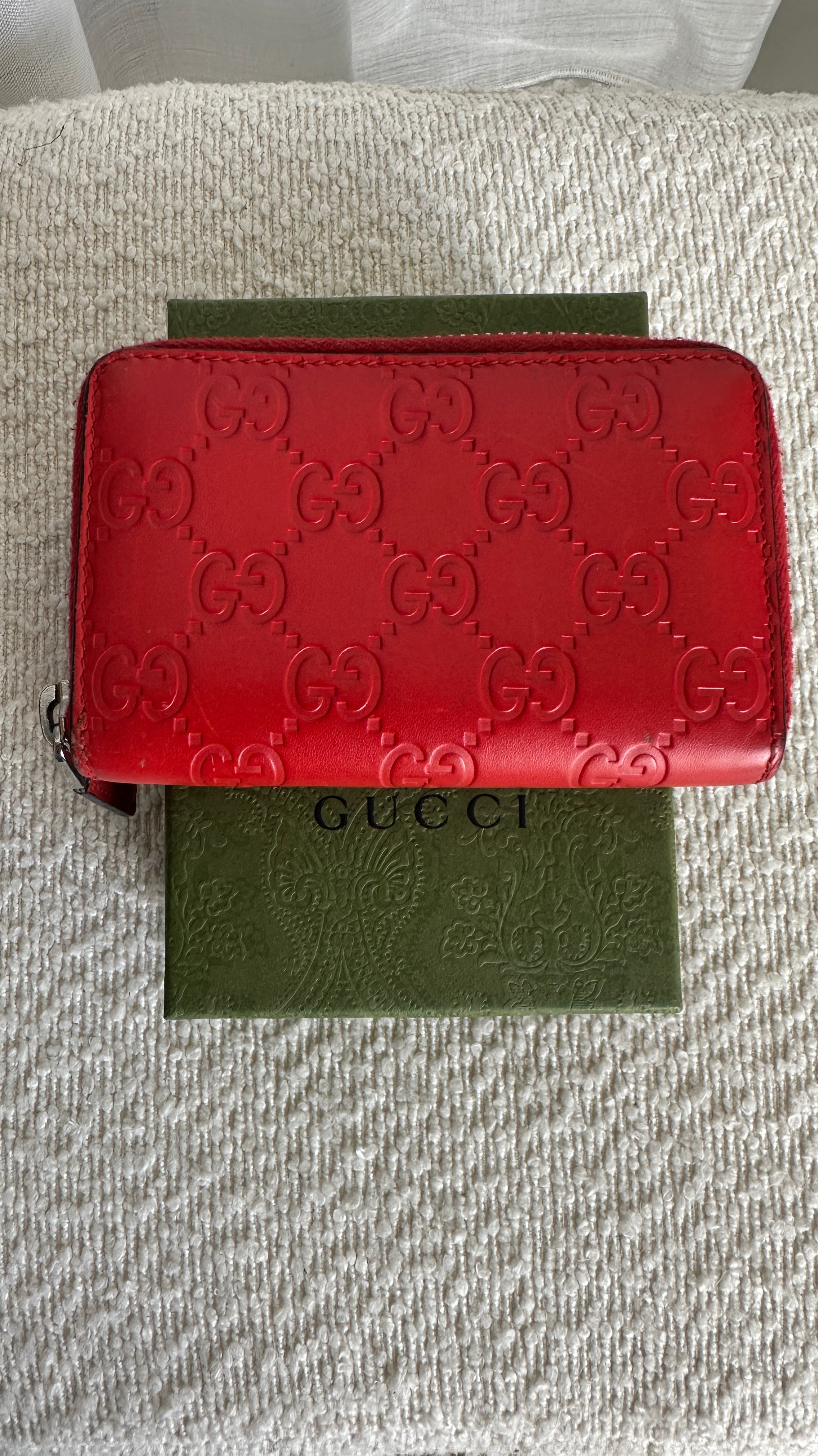 GUCCI LEATHER WALLET - IN RED