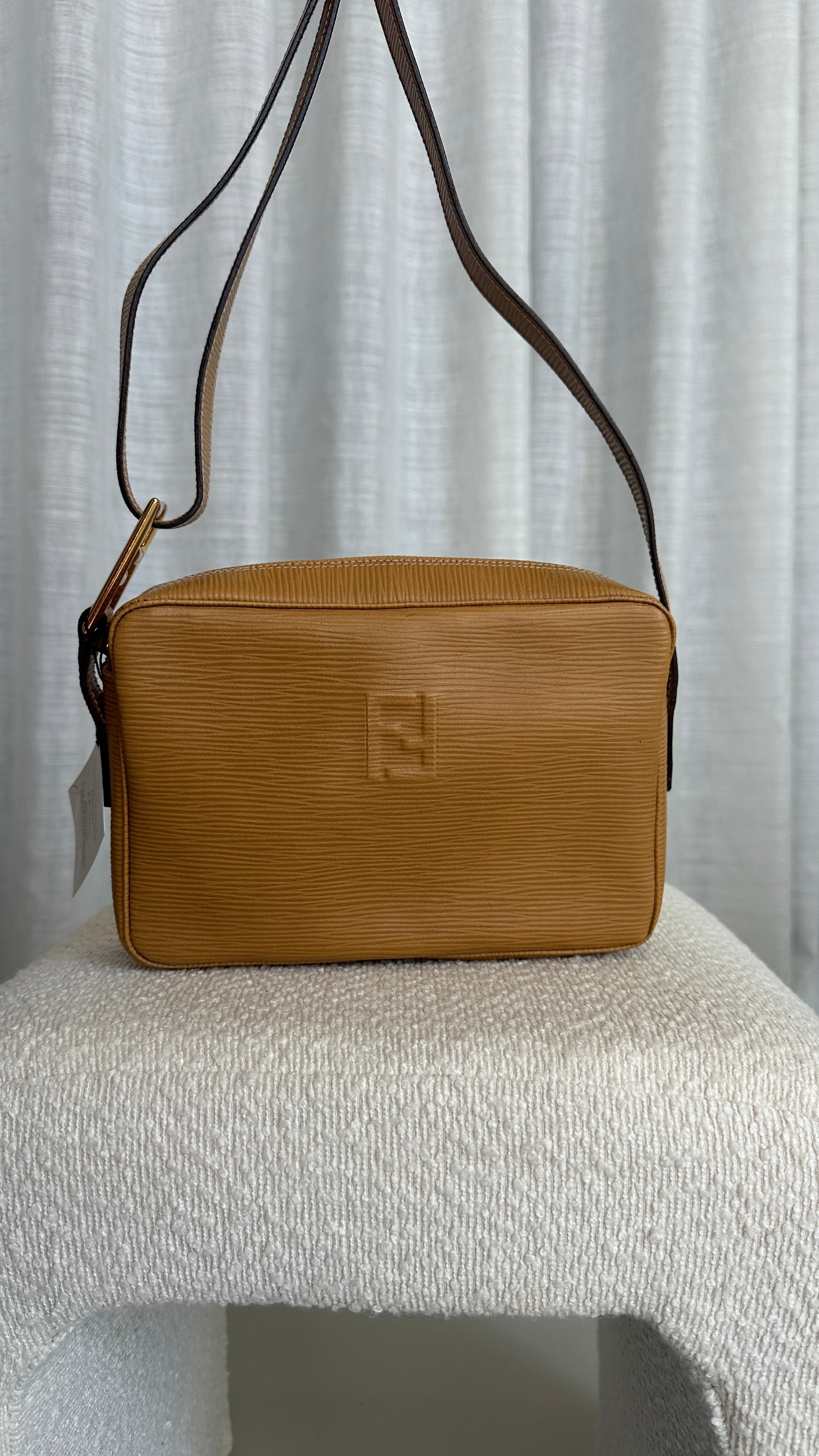 Fendi Vintage Crossbody Leather Bag In Camel