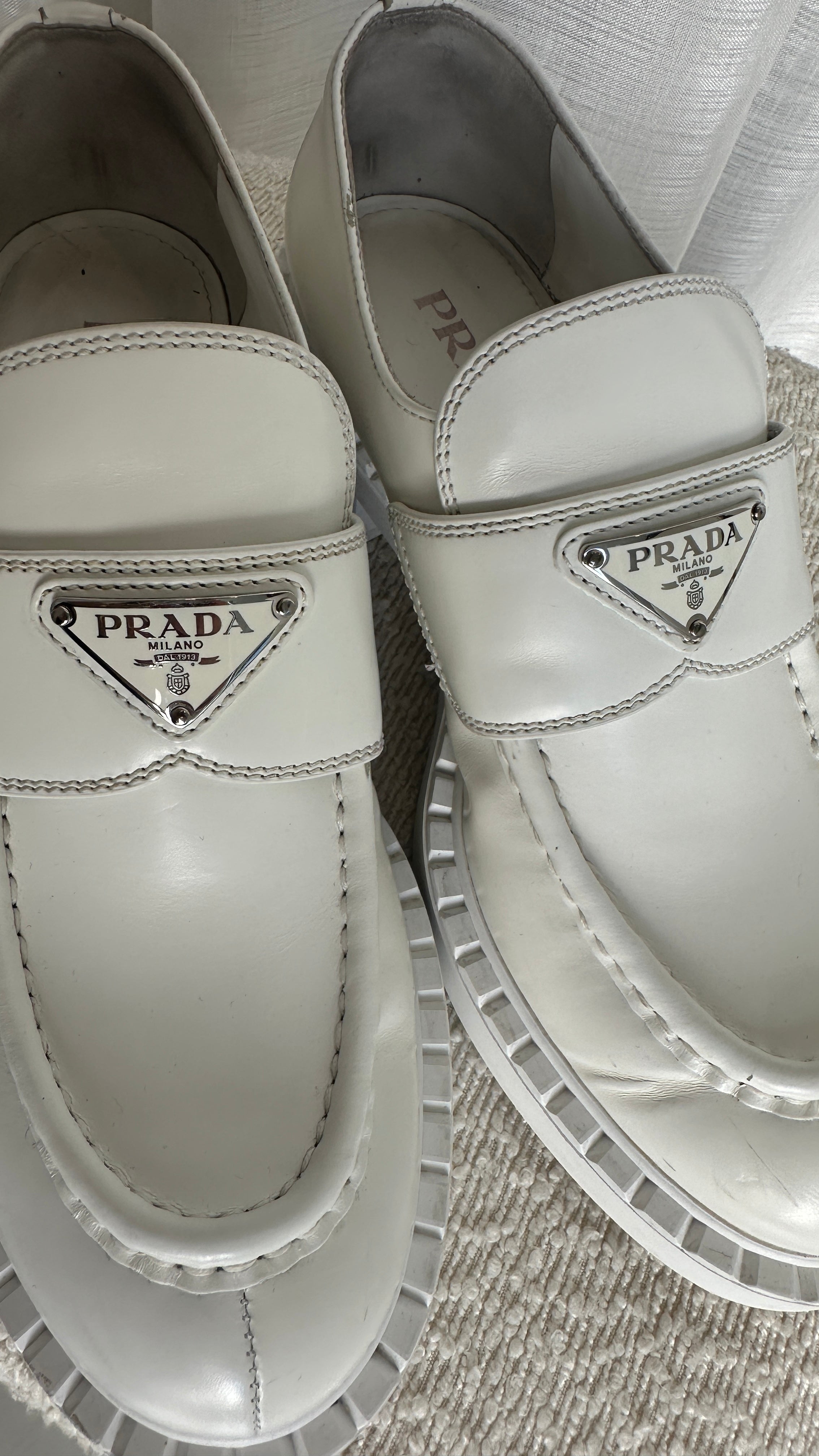 PRADA FLAT LEATHER LOAFERS IN WHITE - SIZE 39
