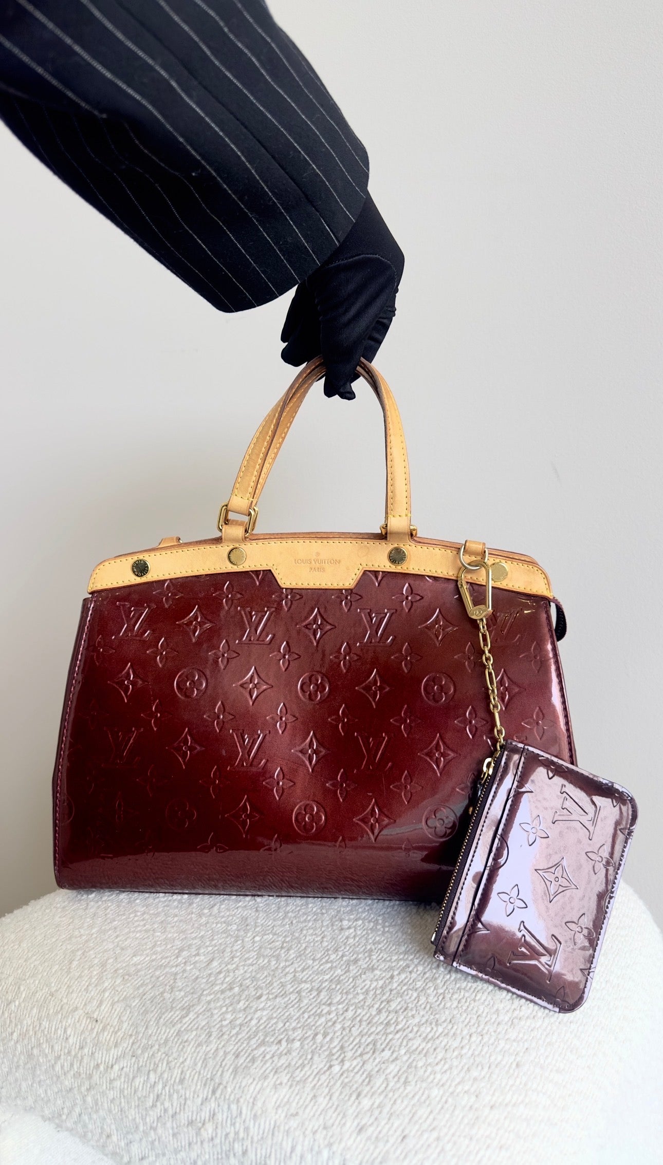 LOUIS VUITTON BREA HANDBAG IN BURGUNDY PATENT LEATHER