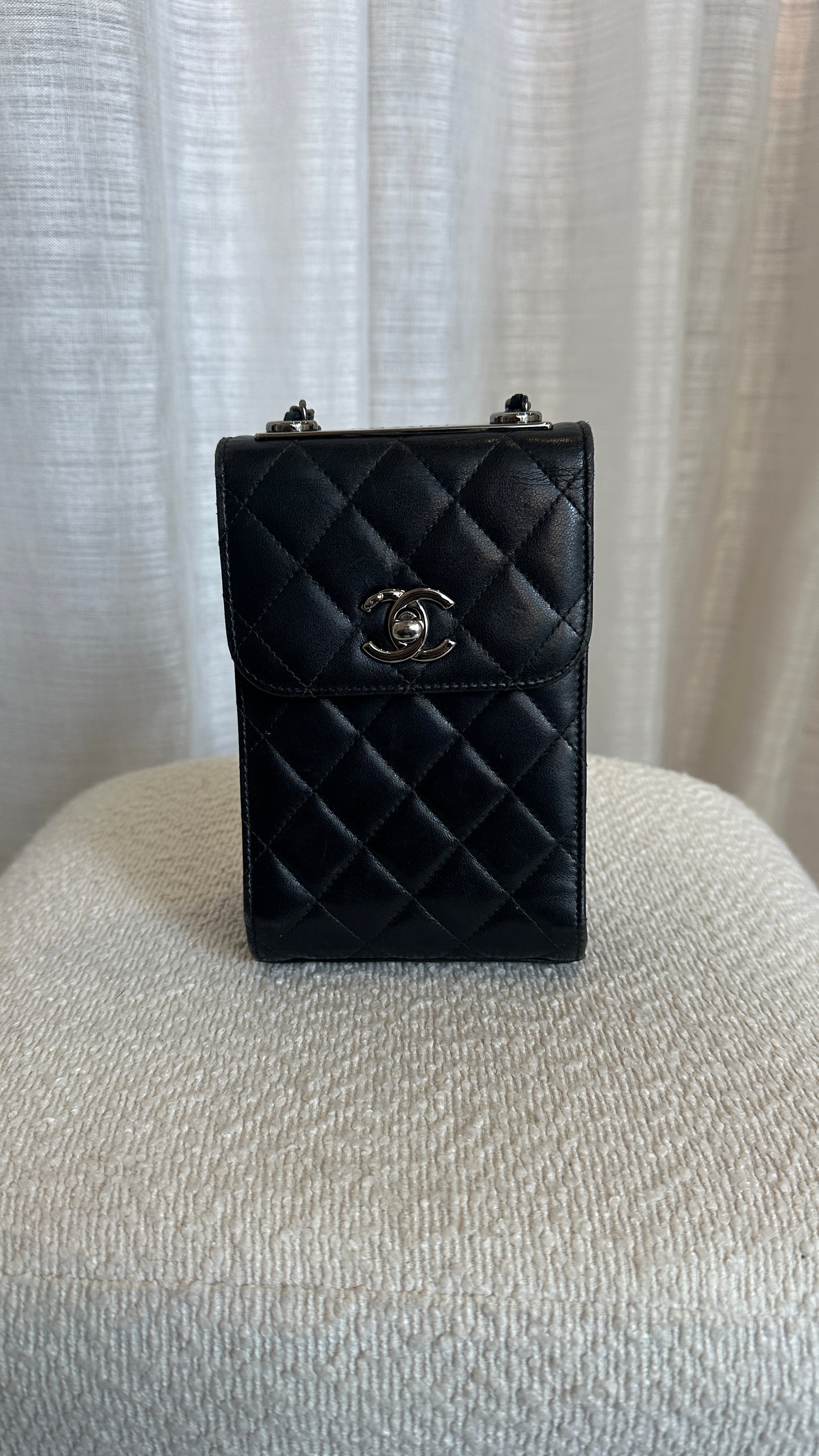 CHANEL LAMBSKIN QUILTED TRENDY CC PHONE HOLDER - IN BLACK