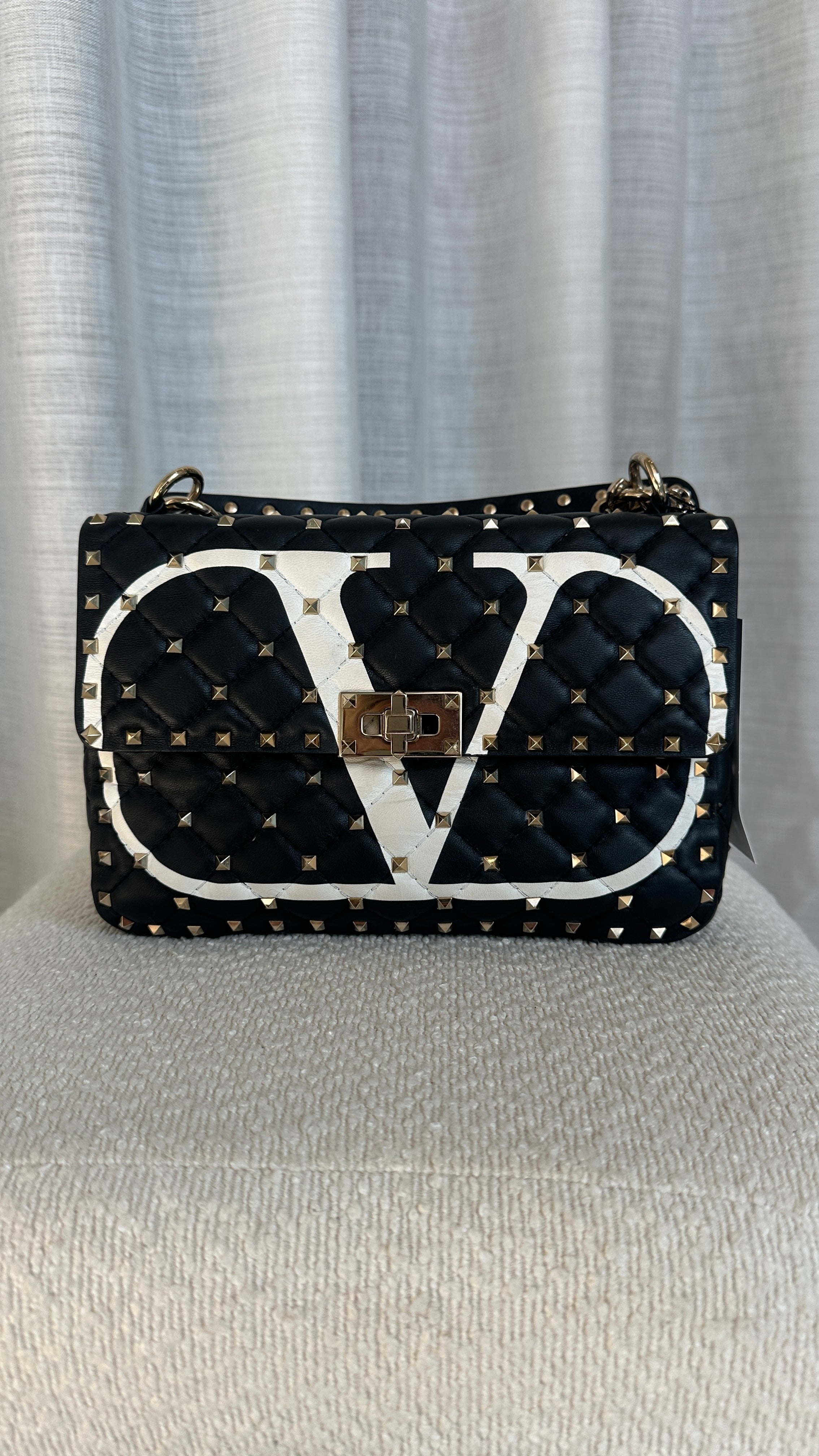 VALENTINO GARAVANI ROCKSTUD SPIKE BAG - IN BLACK