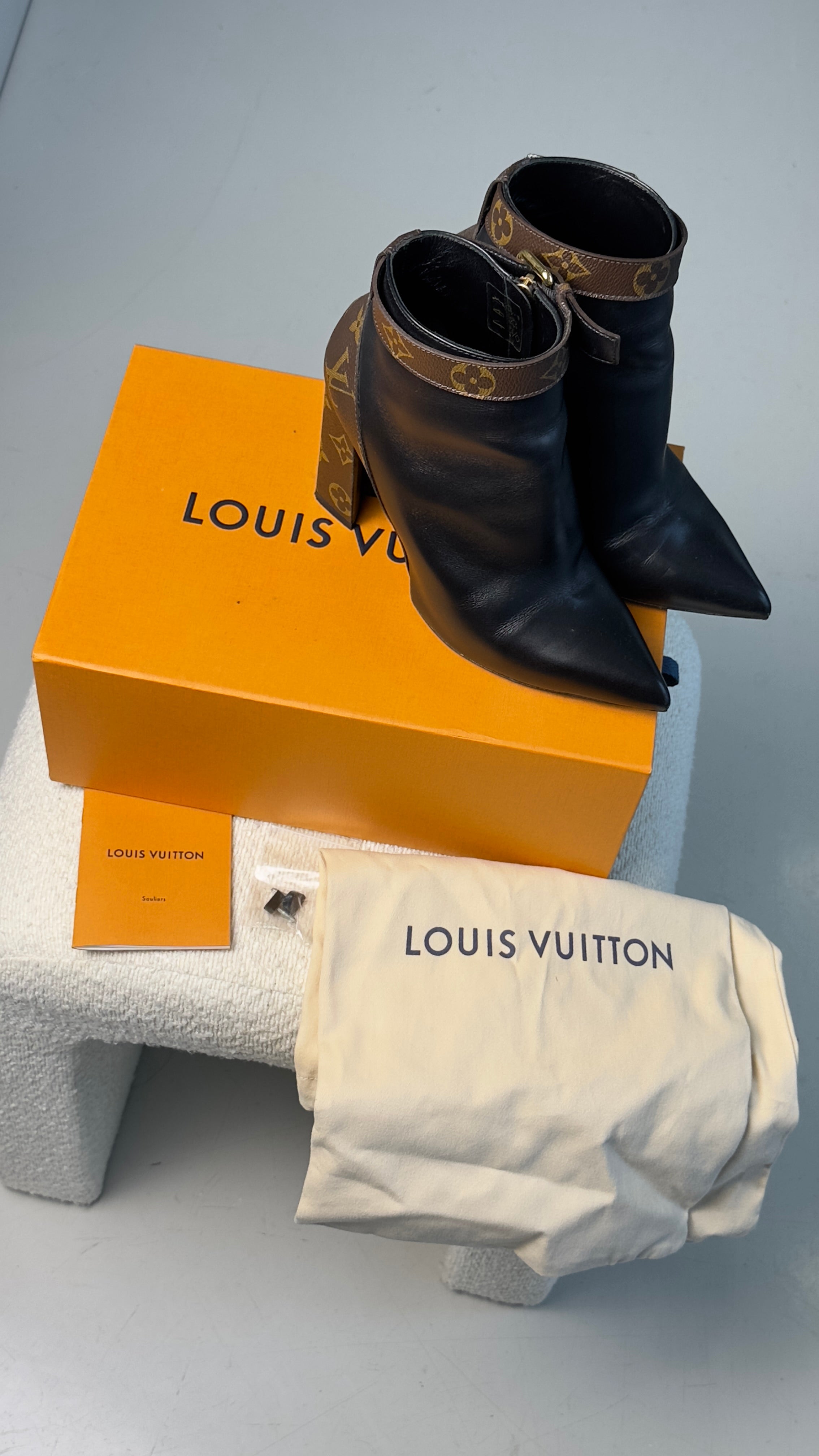 LOUIS VUITTON SILHOUETTE BOOTS IN BLACK - SIZE 37