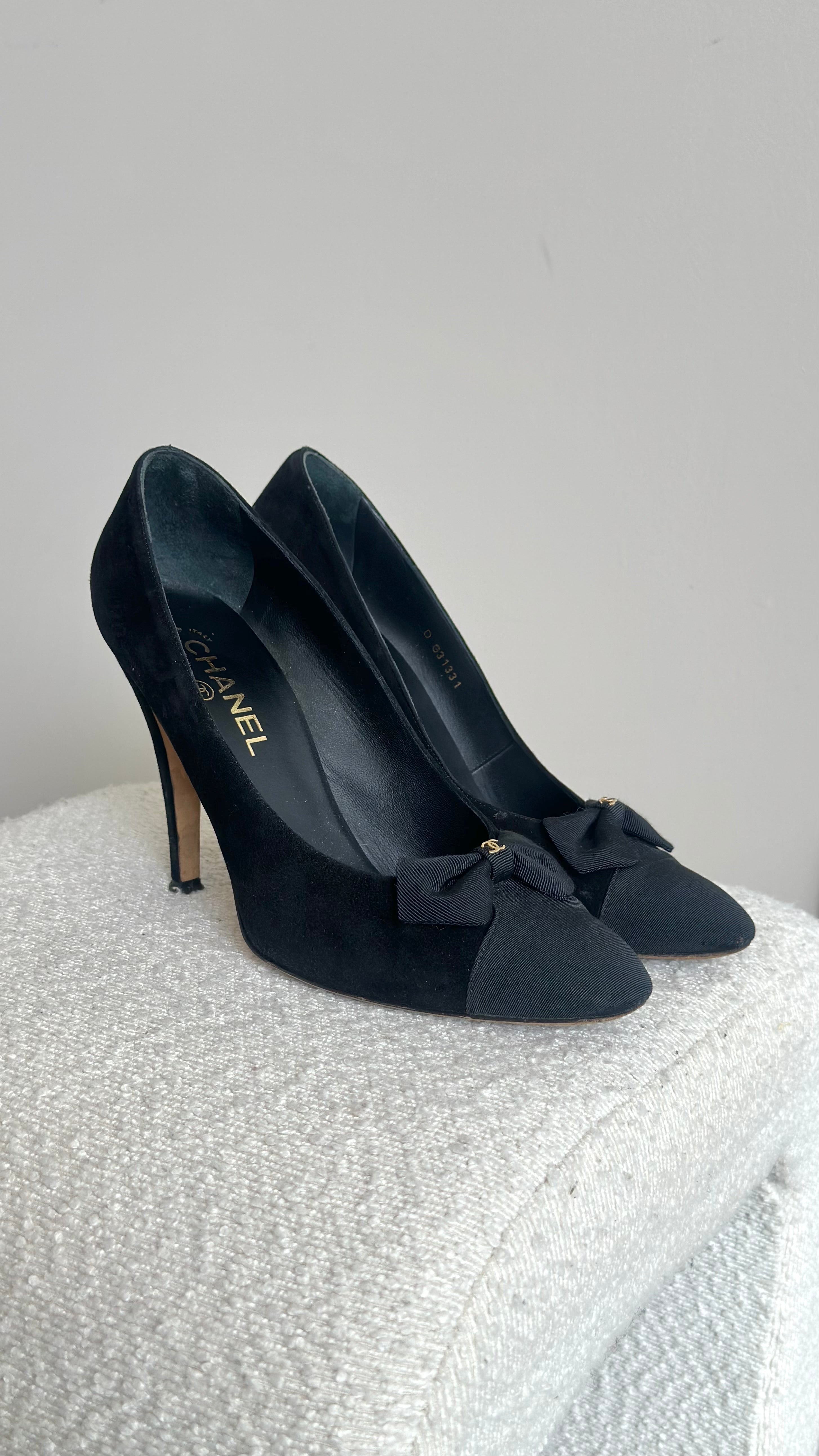 CHANEL SUEDE SHOES IN BLACK SIZE 41
