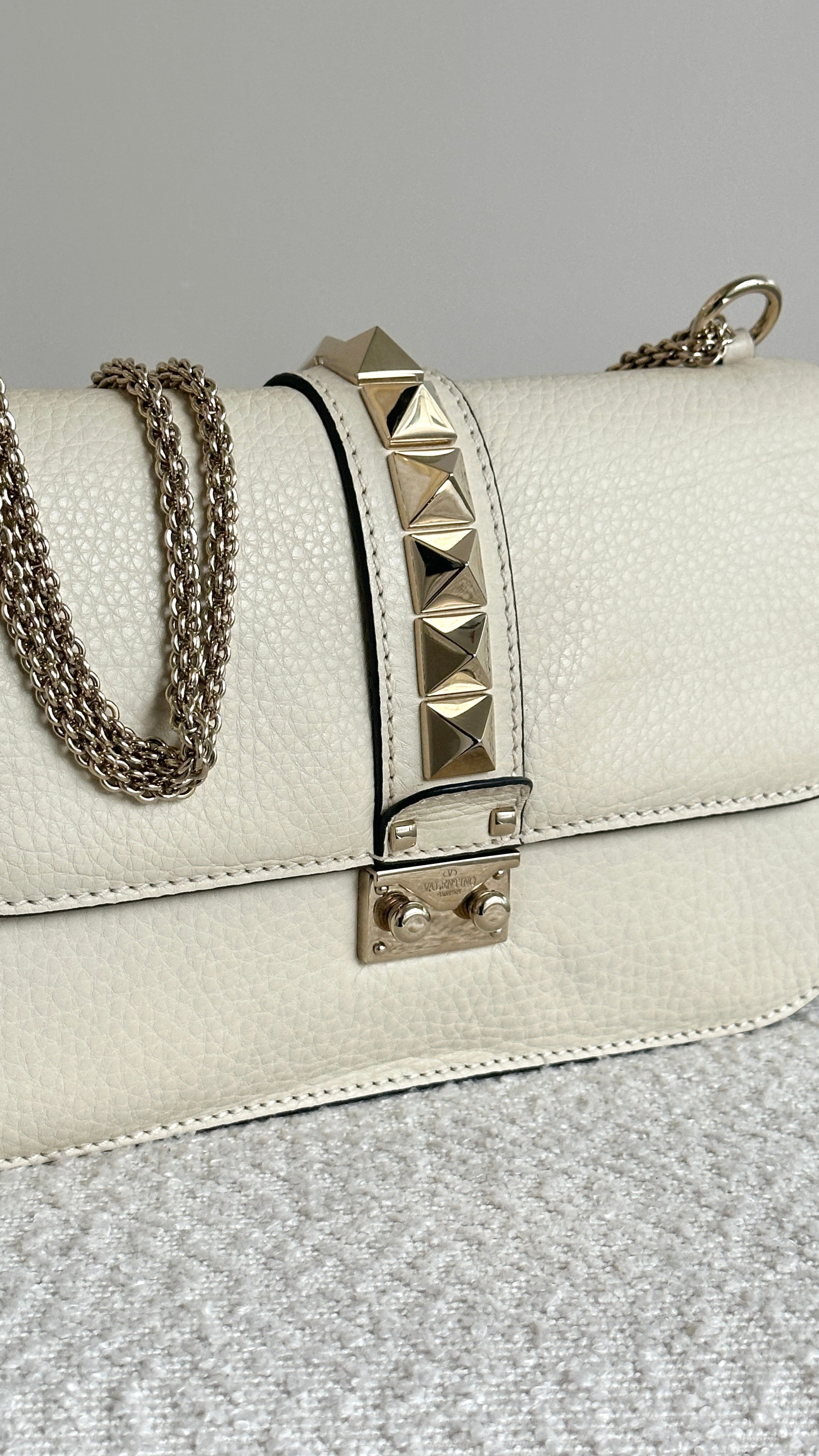 VALENTINO GARAVANI ROCKSTUD GLAM LOCK IN BEIGE