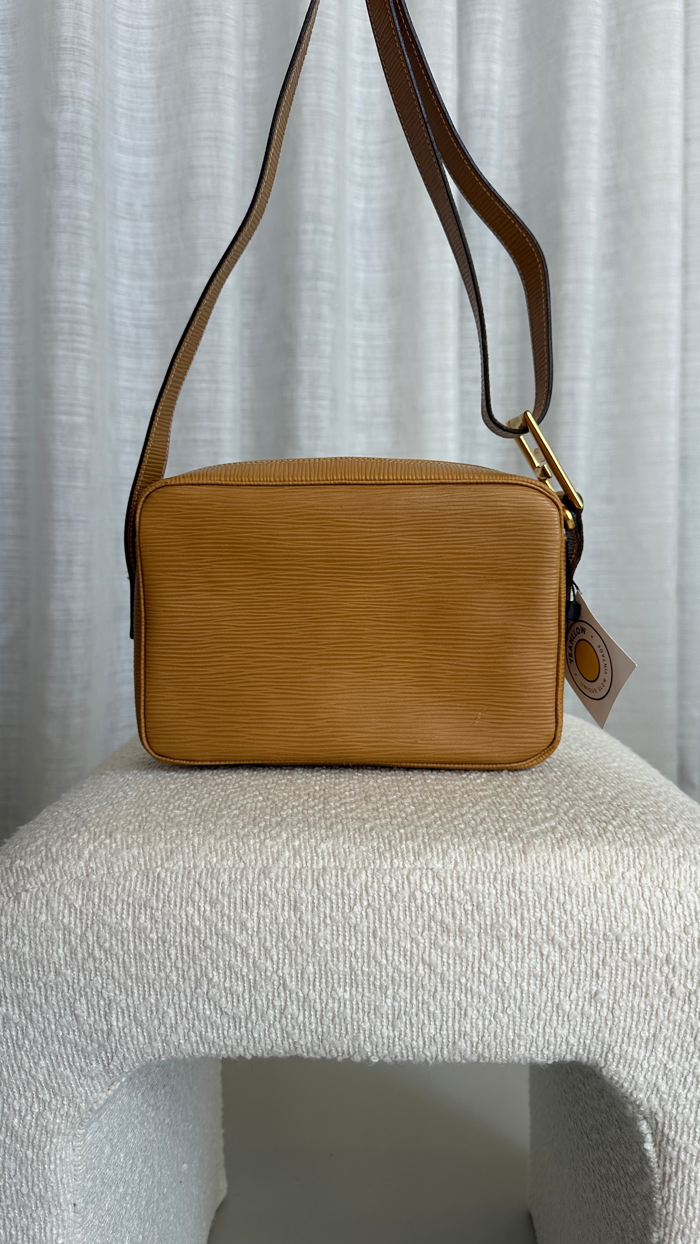Fendi Vintage Crossbody Leather Bag In Camel