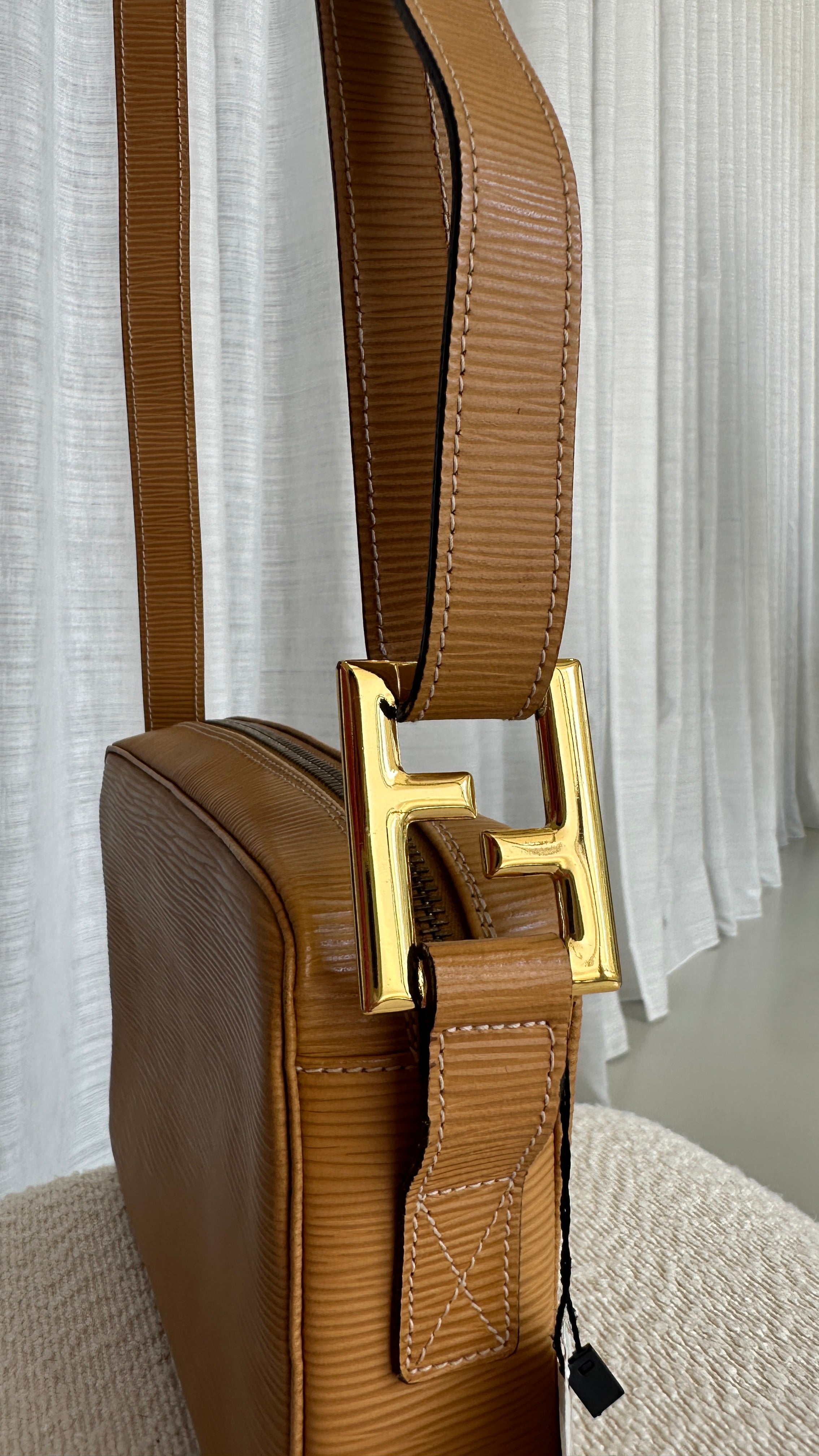 Fendi Vintage Crossbody Leather Bag In Camel