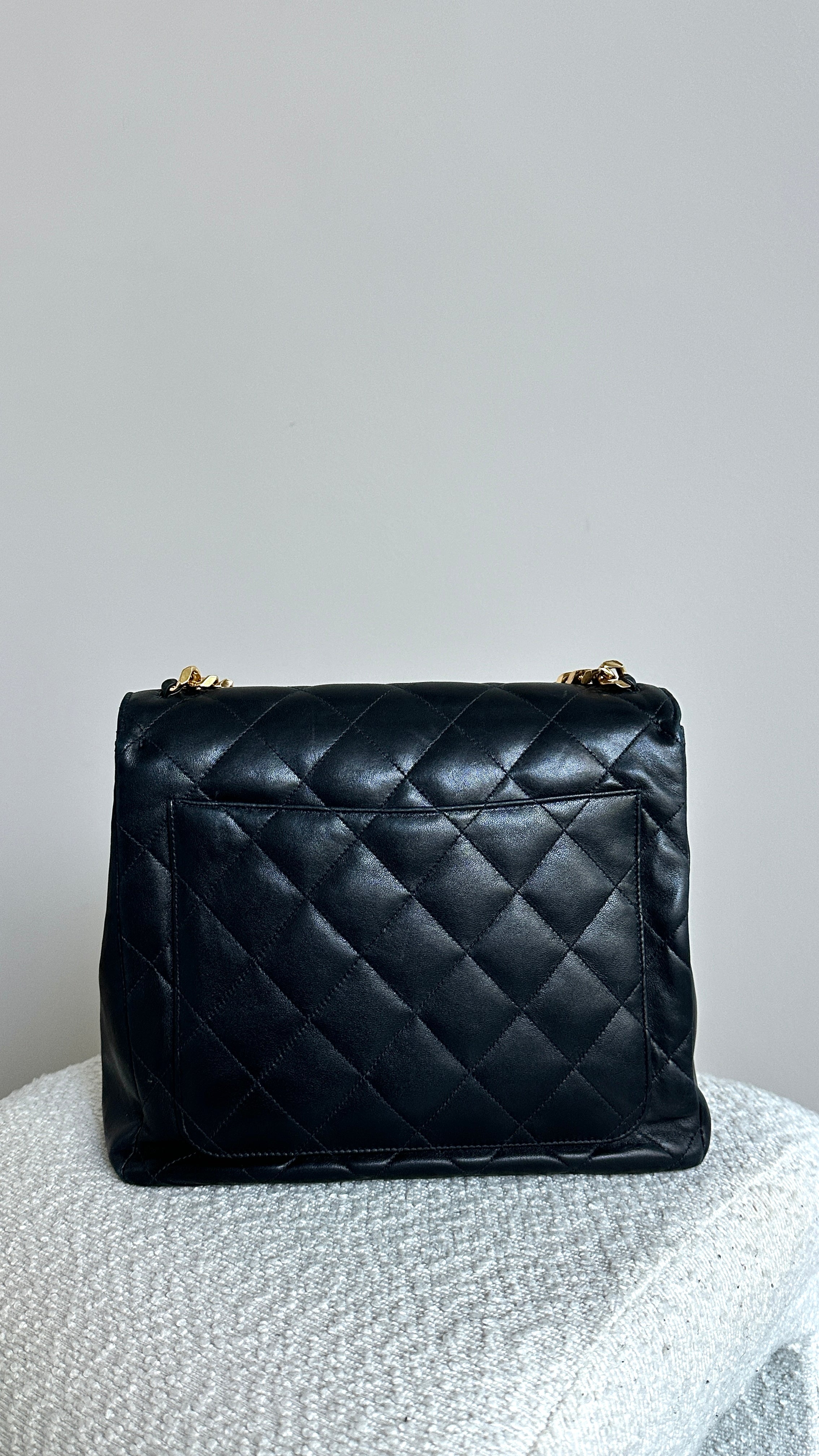 CHANEL VINTAGE 90'S WITH GOLD IN BLACK