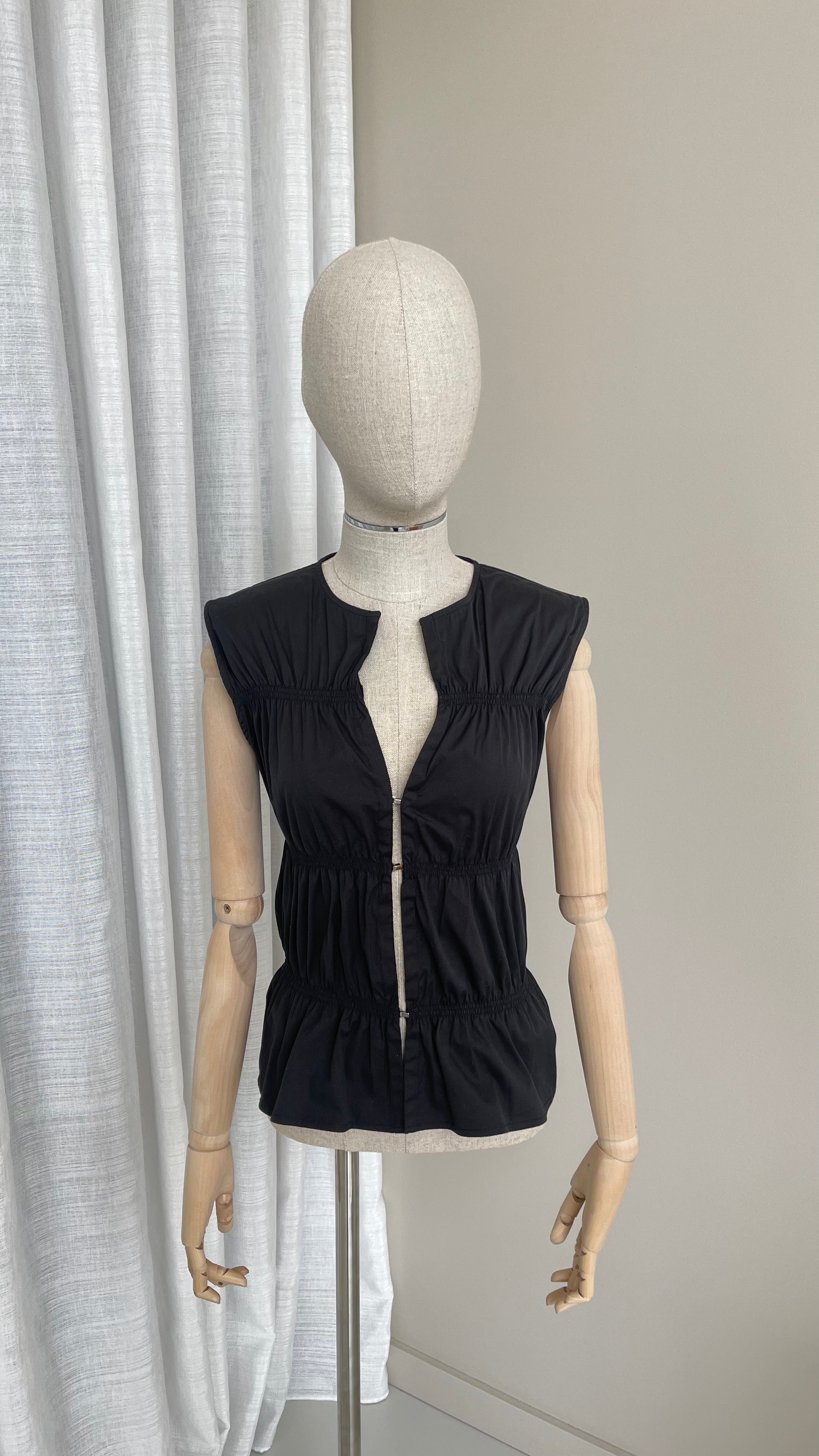 Gucci Sleeveless Rouched Blouse In Black