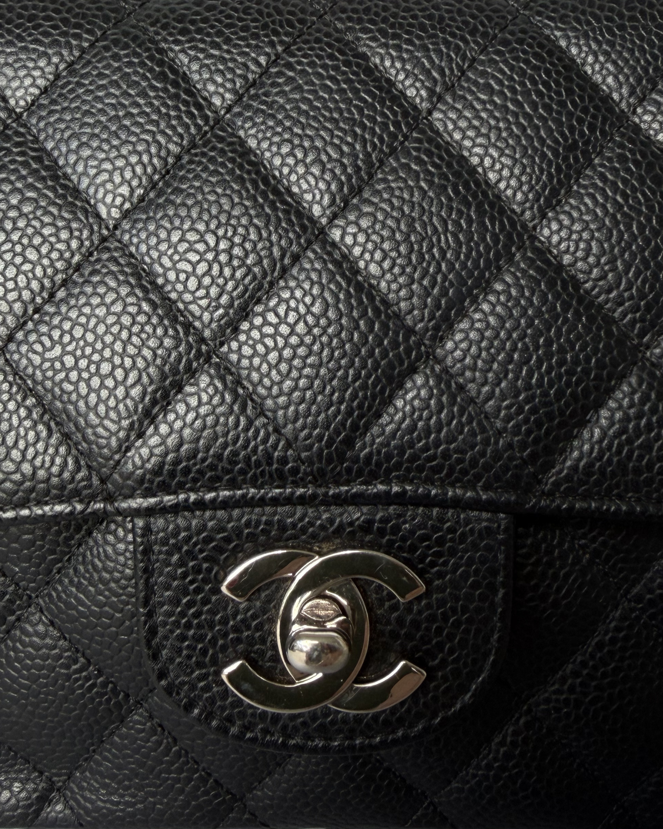 CHANEL MEDIUM CLASSIC CAVIAR IN BLACK