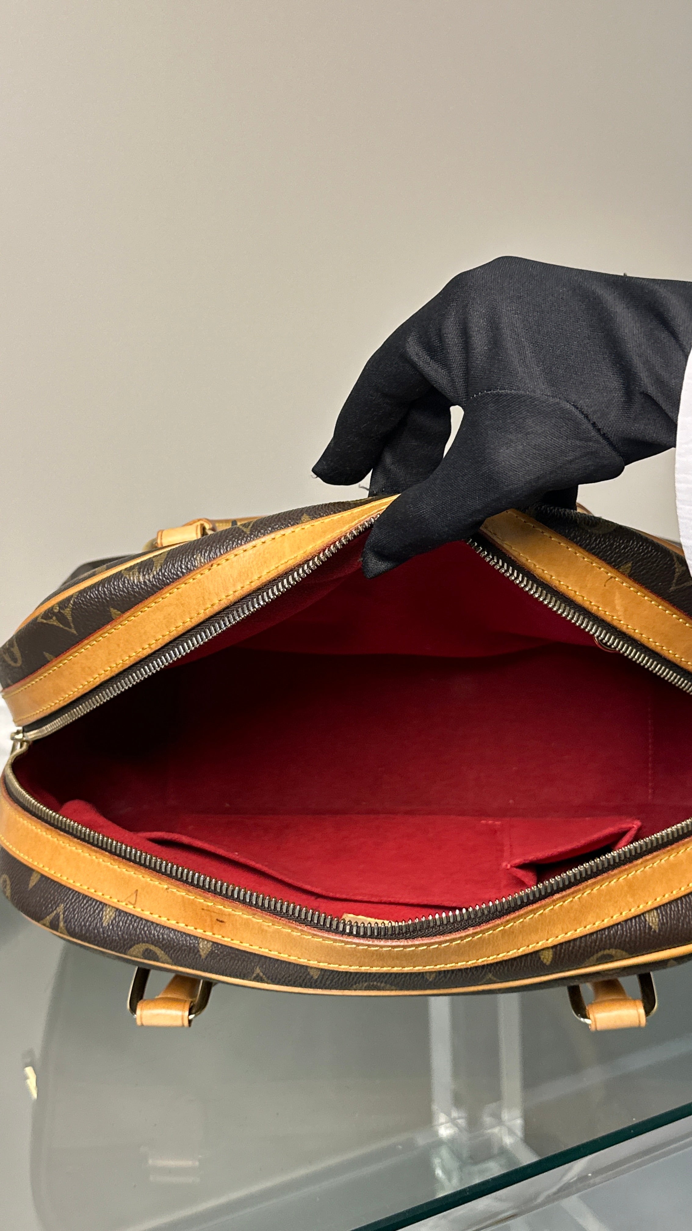 LOUIS VUITTON VINTAGE MONOGRAM HANDBAG IN BROWN