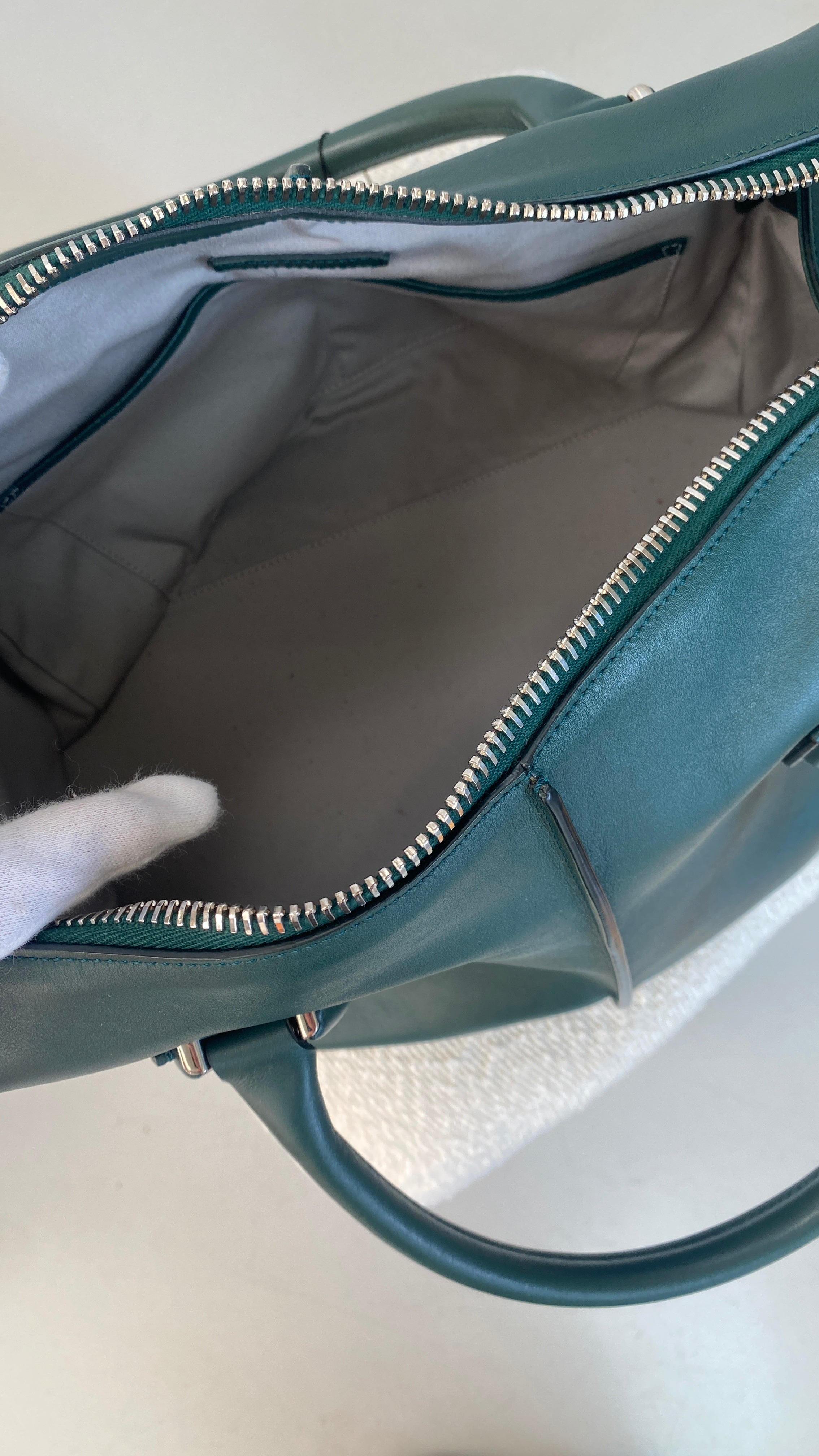 Tod's Vintage Leather Bag In Green