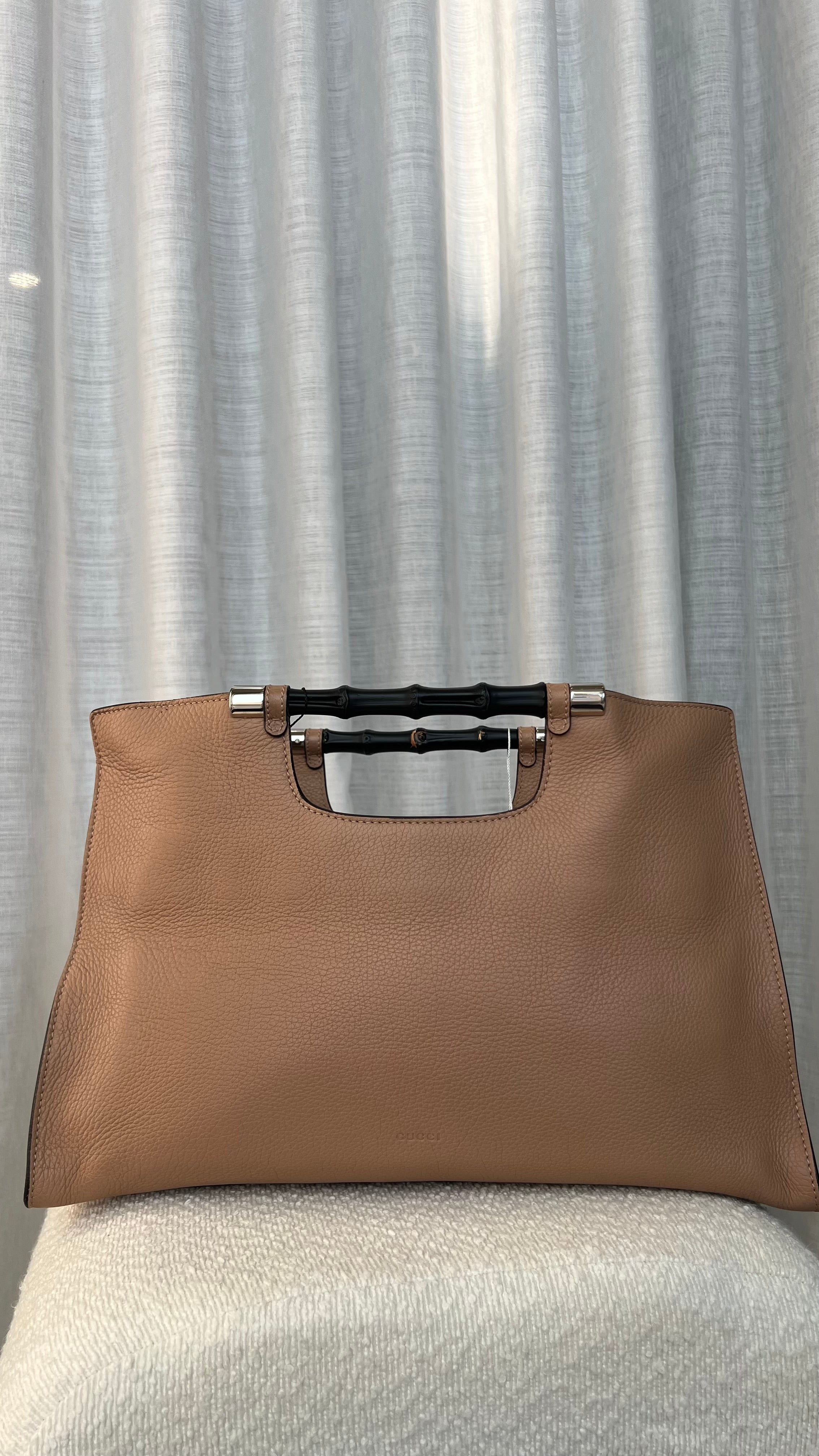 Gucci Medium Calfskin Bamboo Daily Shopper Satchel In Beige