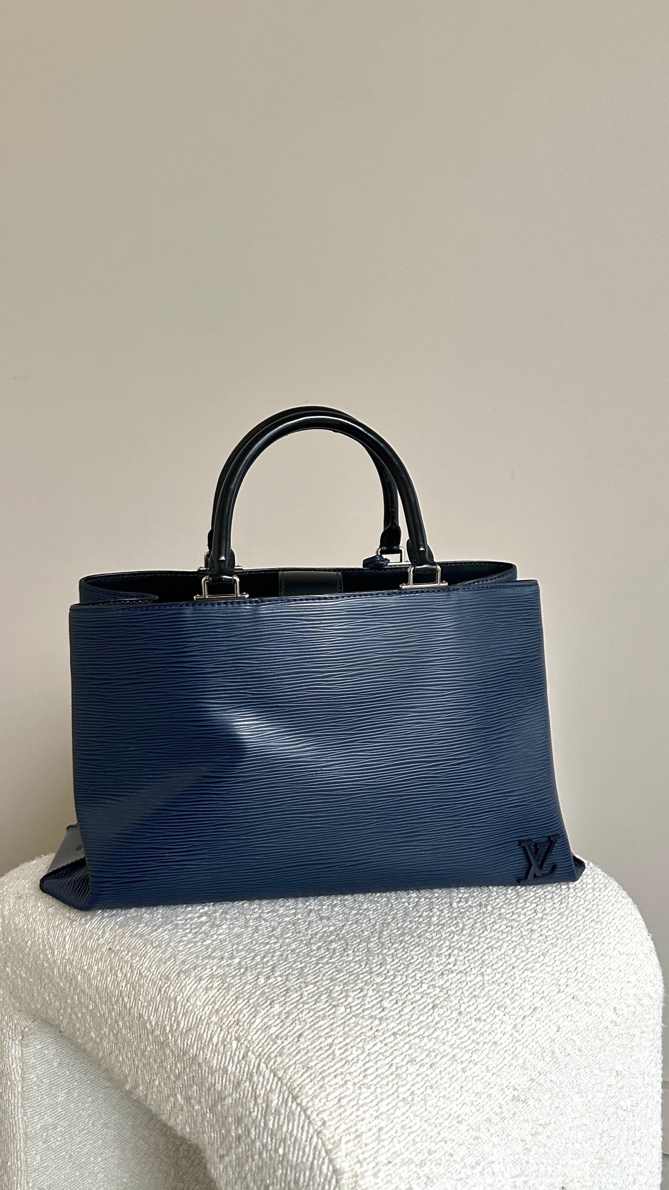 LOUIS VUITTON KLEBER EPI LEATHER MM BAG IN INDIGO BLUE