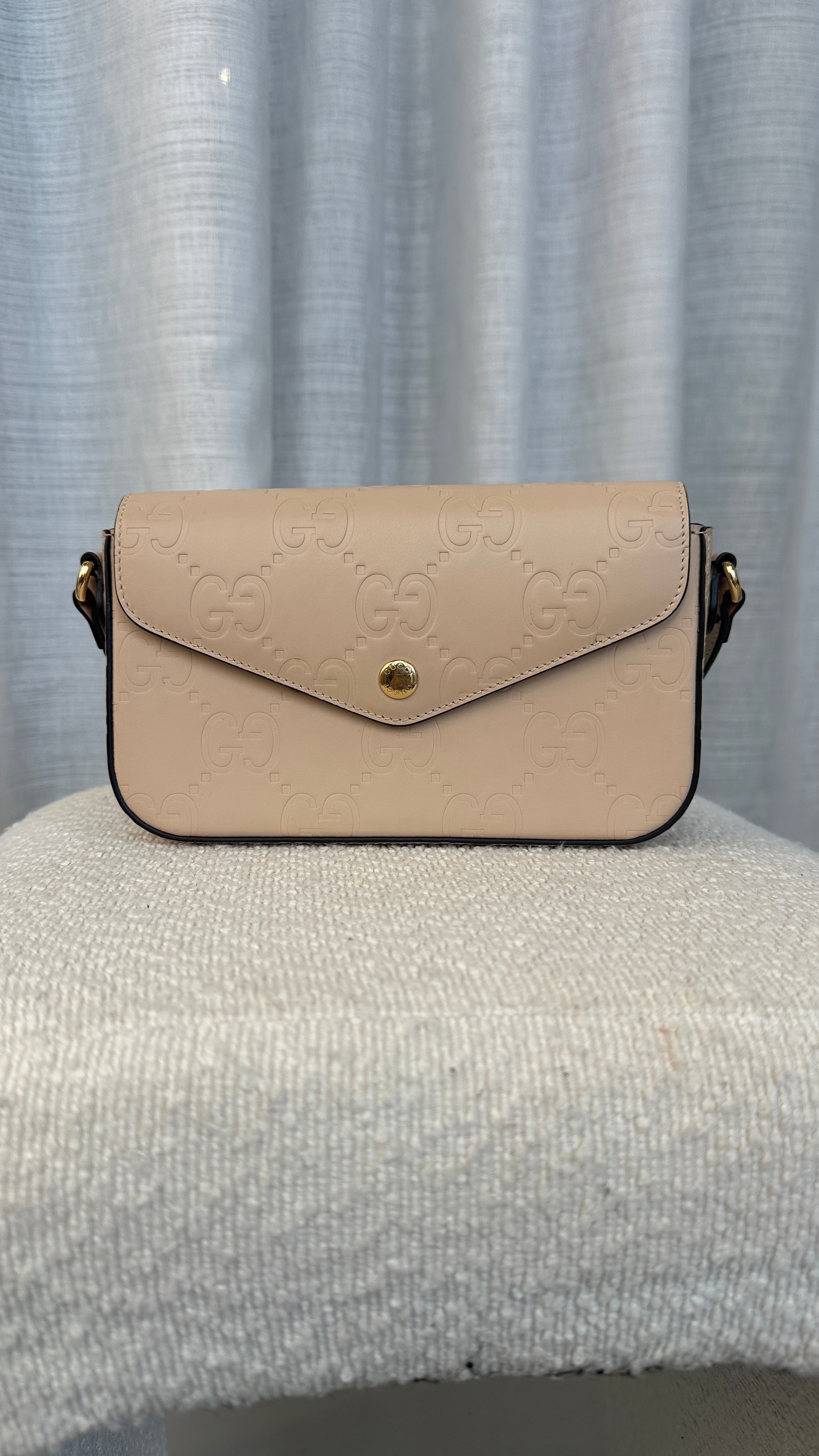 GUCCI MARMONT CHAIN FLAP WALLET CROSSBODY BAG - IN BEIGE
