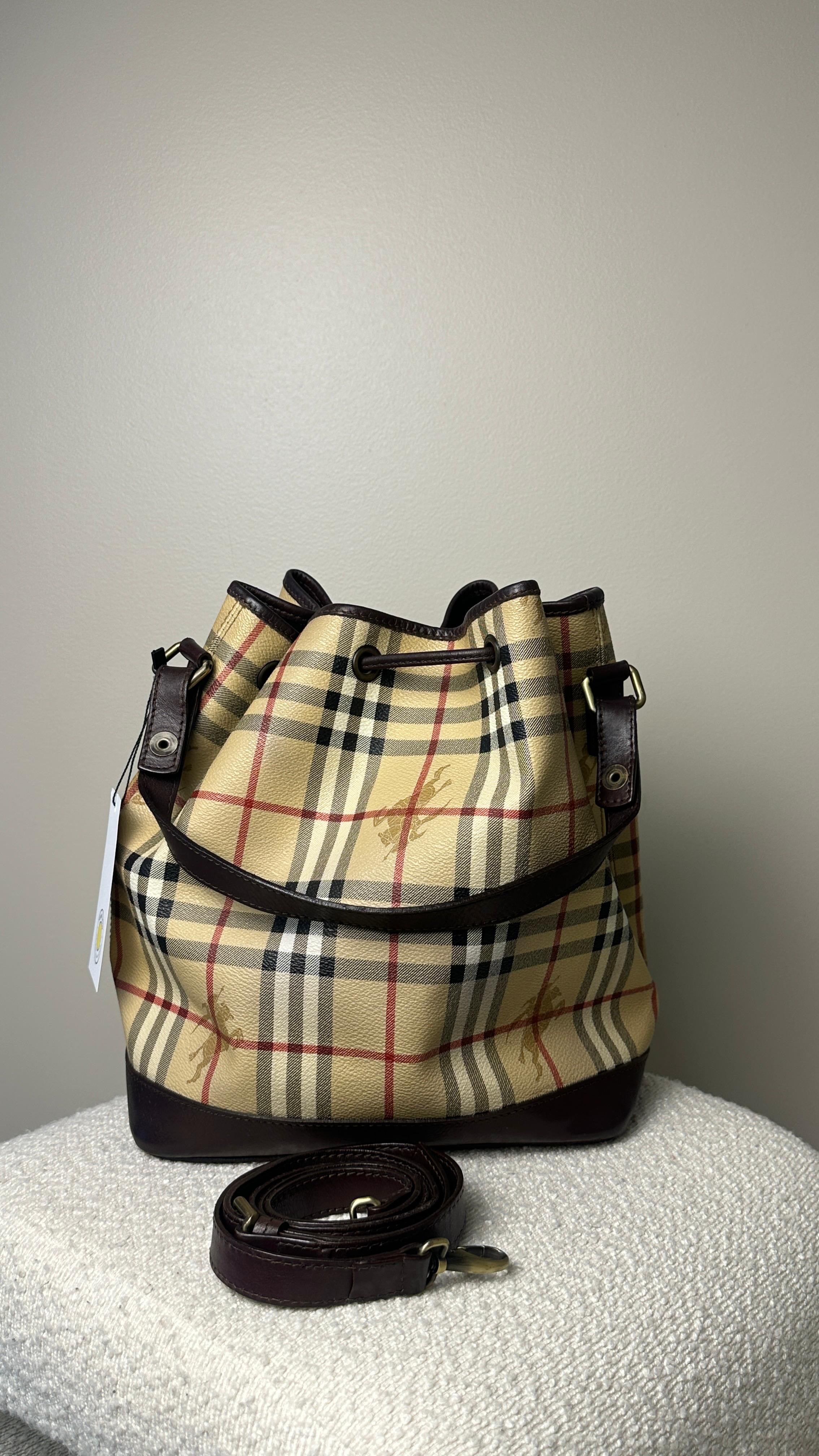 BURBERRY BUCKET BAG IN BROWN