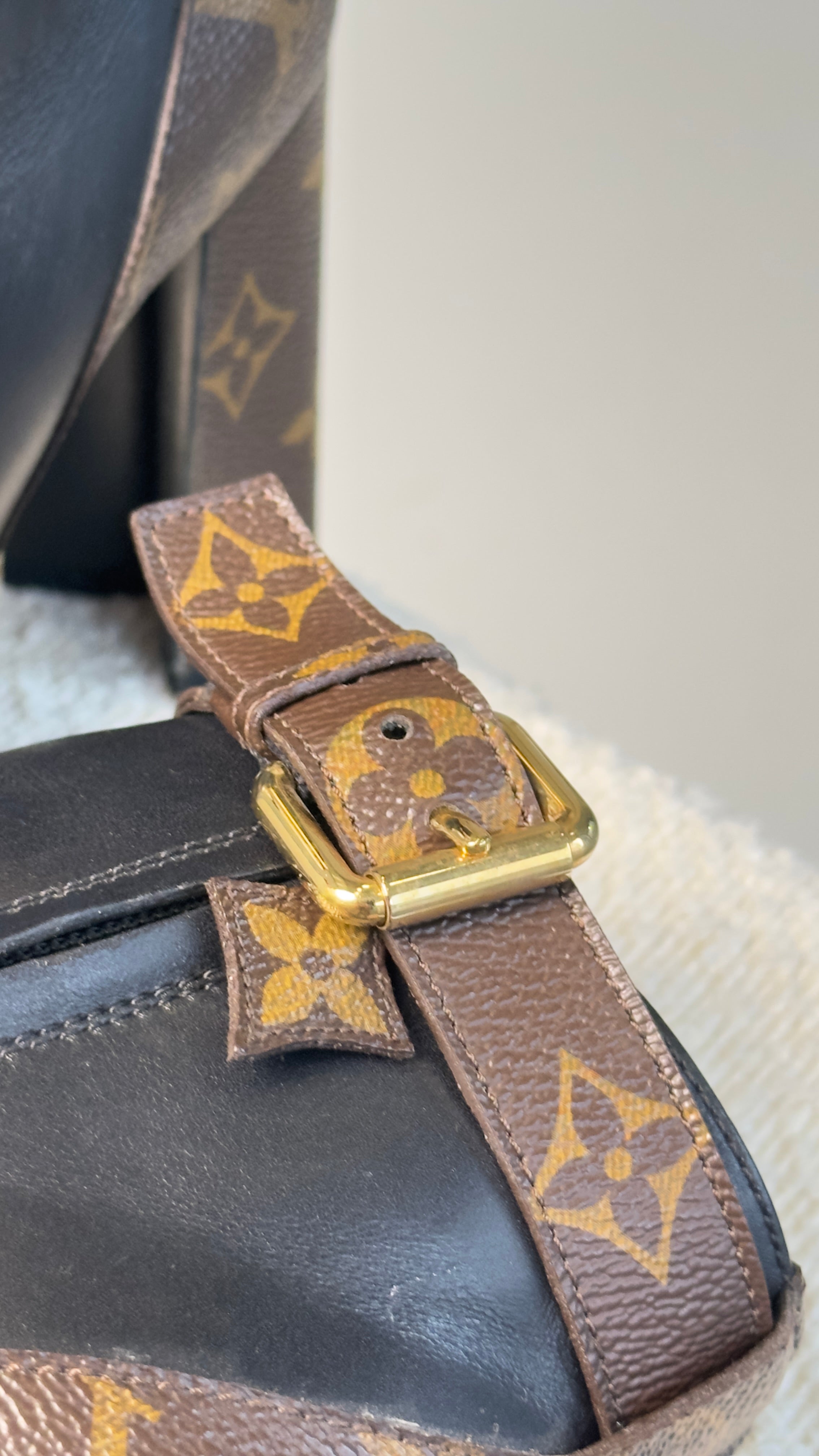 LOUIS VUITTON SILHOUETTE BOOTS IN BLACK - SIZE 37