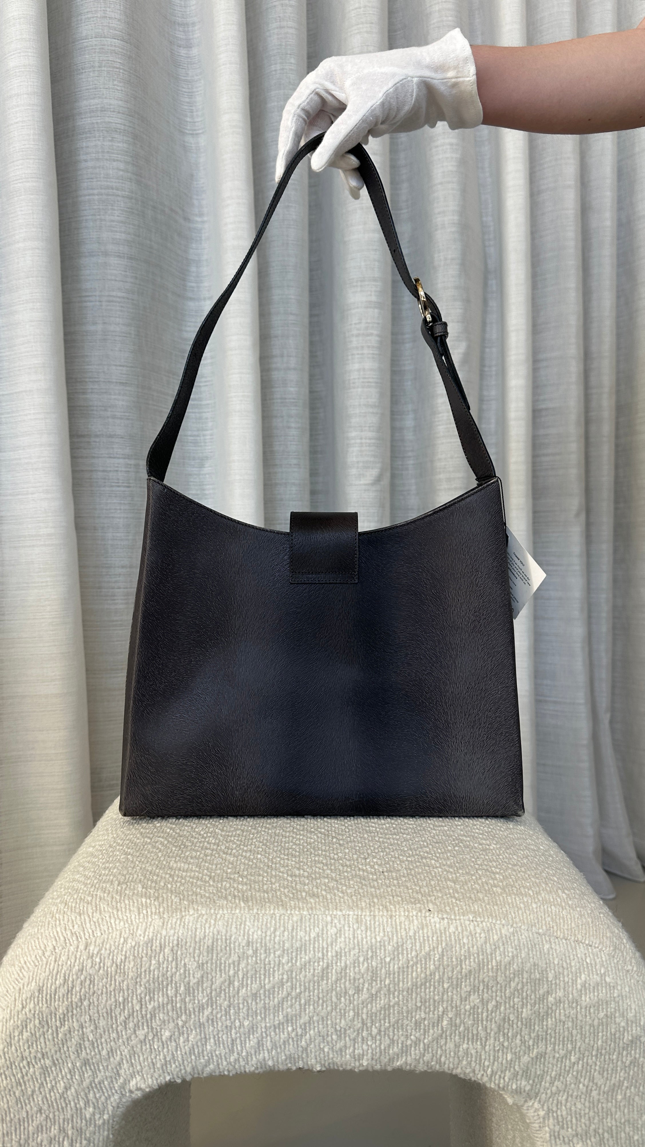 Salvatore Ferragamo Vintage Leather Shoulder Bag In Black