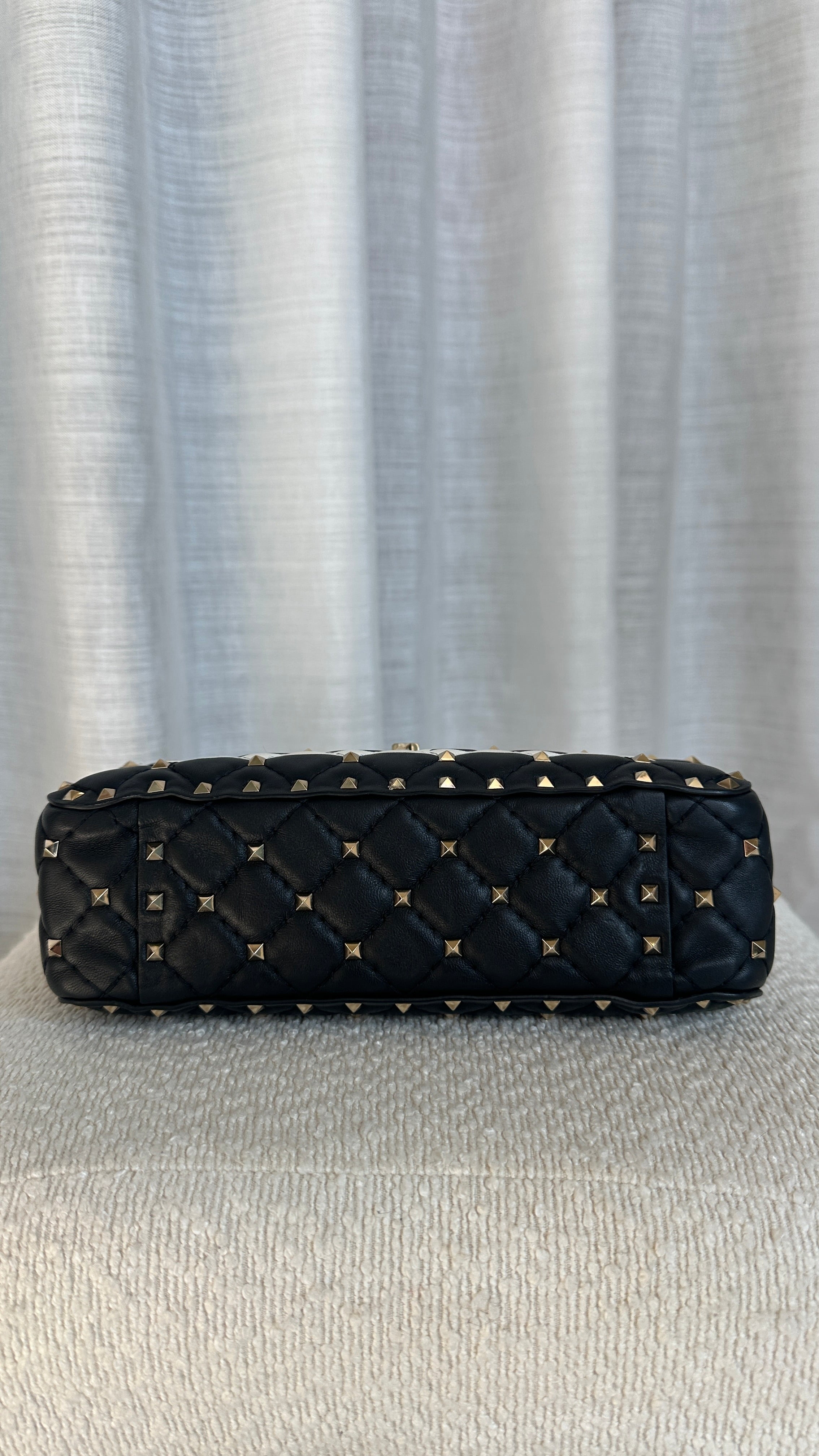 VALENTINO GARAVANI ROCKSTUD SPIKE BAG - IN BLACK