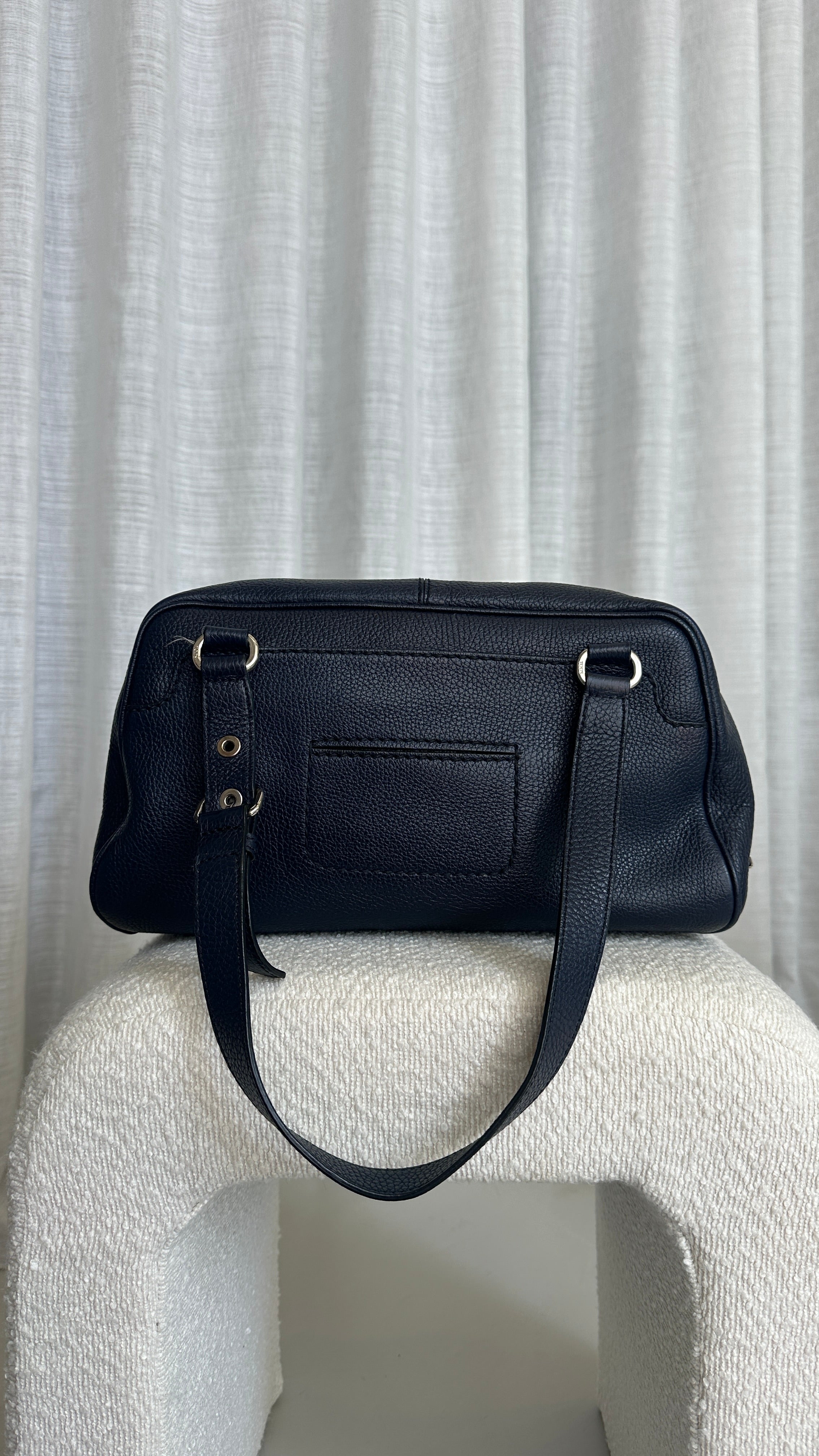 Tod's Vintage Leather Shoulder Bag In Navy