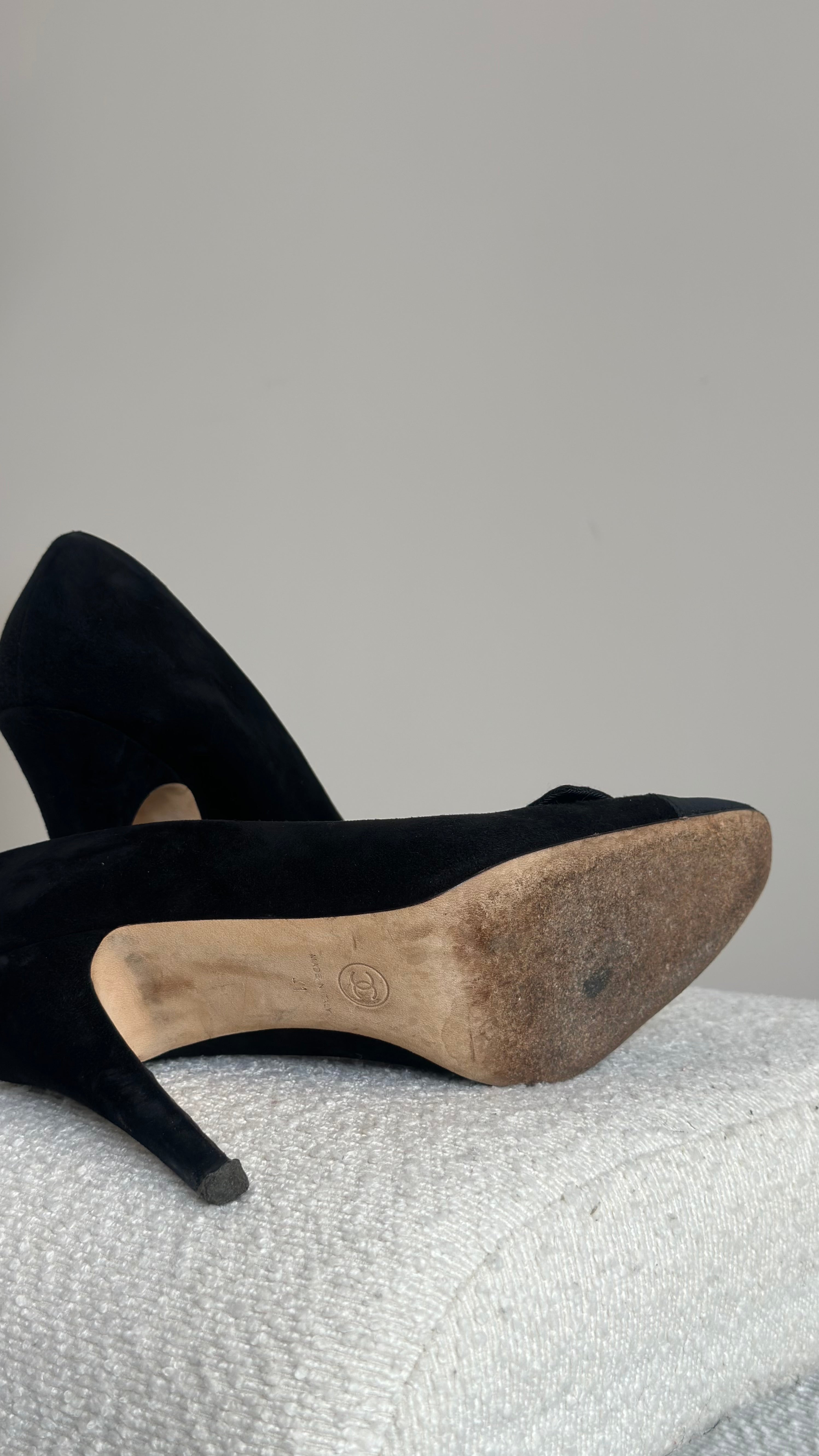 CHANEL SUEDE SHOES IN BLACK SIZE 41