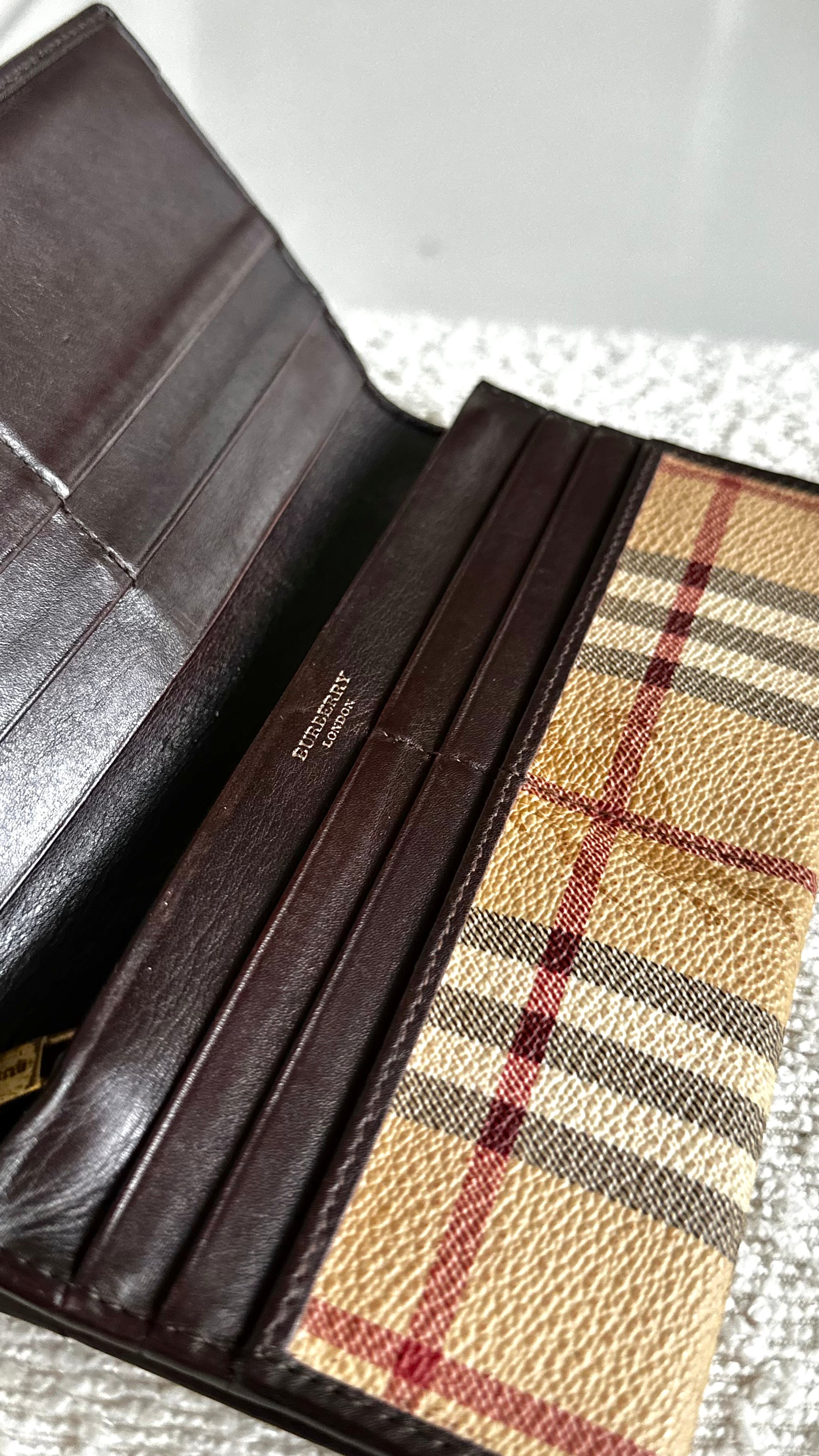 BURBERRY WALLET IN BEIGE