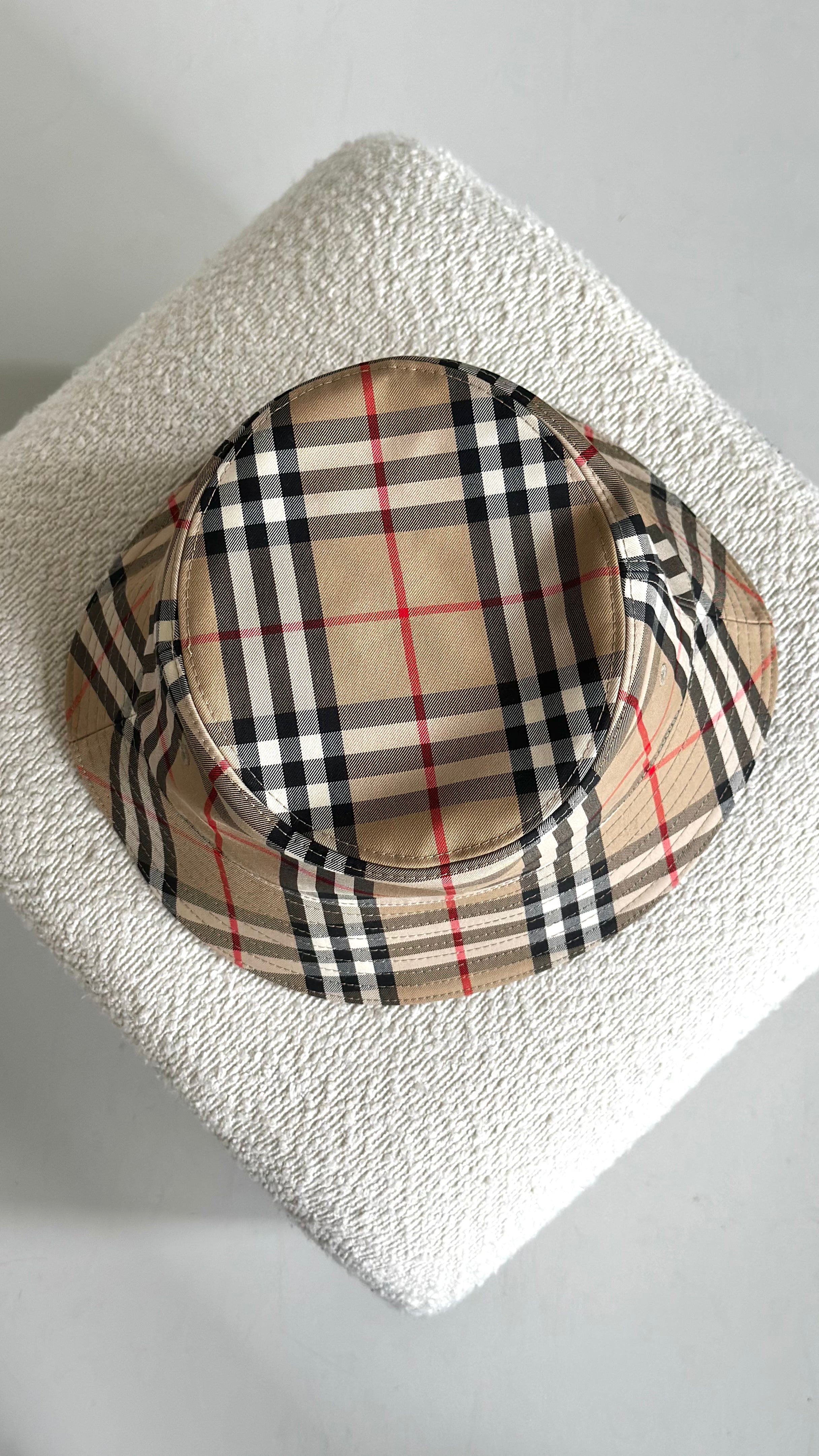 BURBRRY VINTAGE BUCKET HAT IN BEIGE