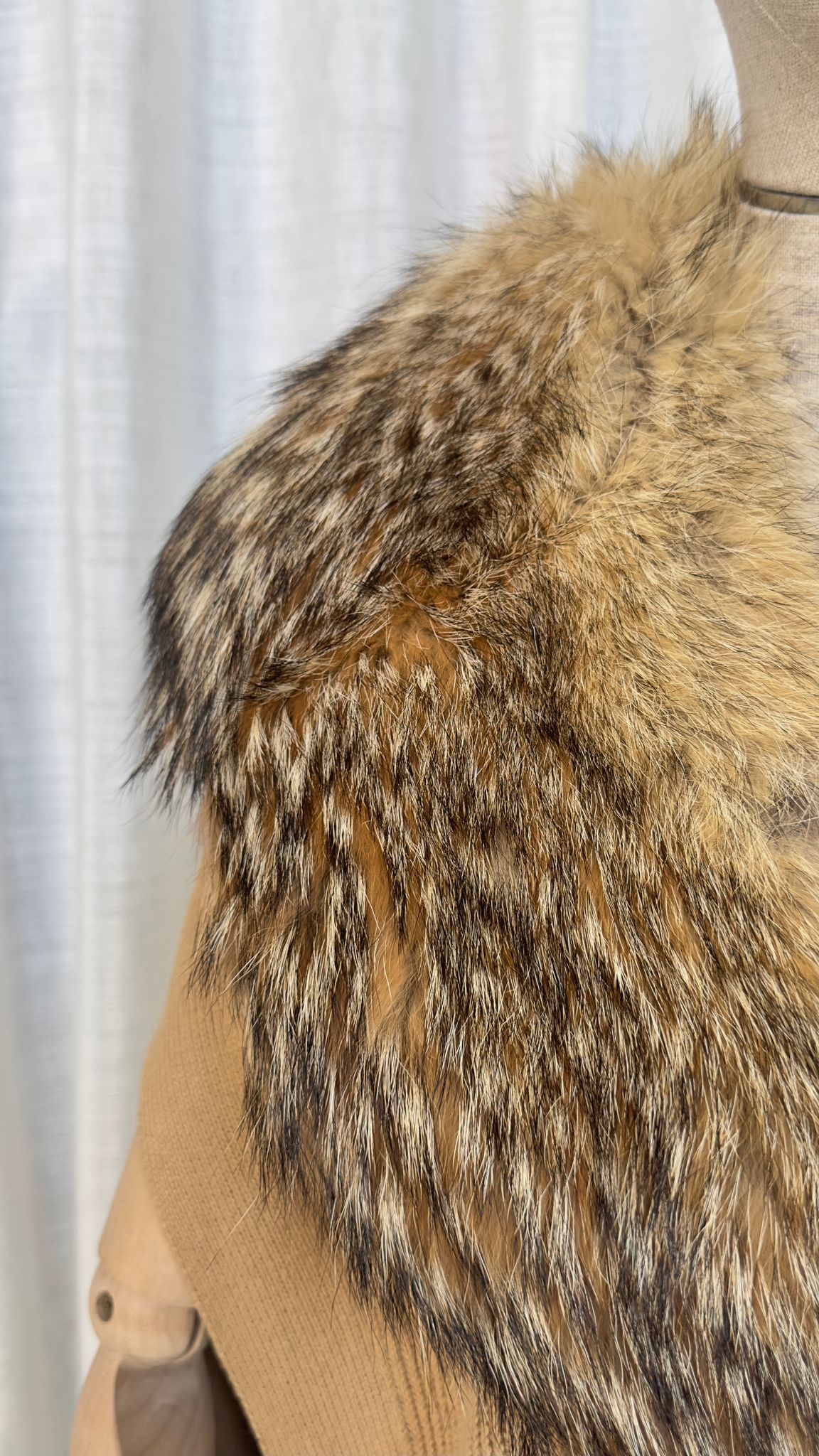 MICHAEL KORS FAUX-FUR BUCKLE PONCHO IN BEIGE