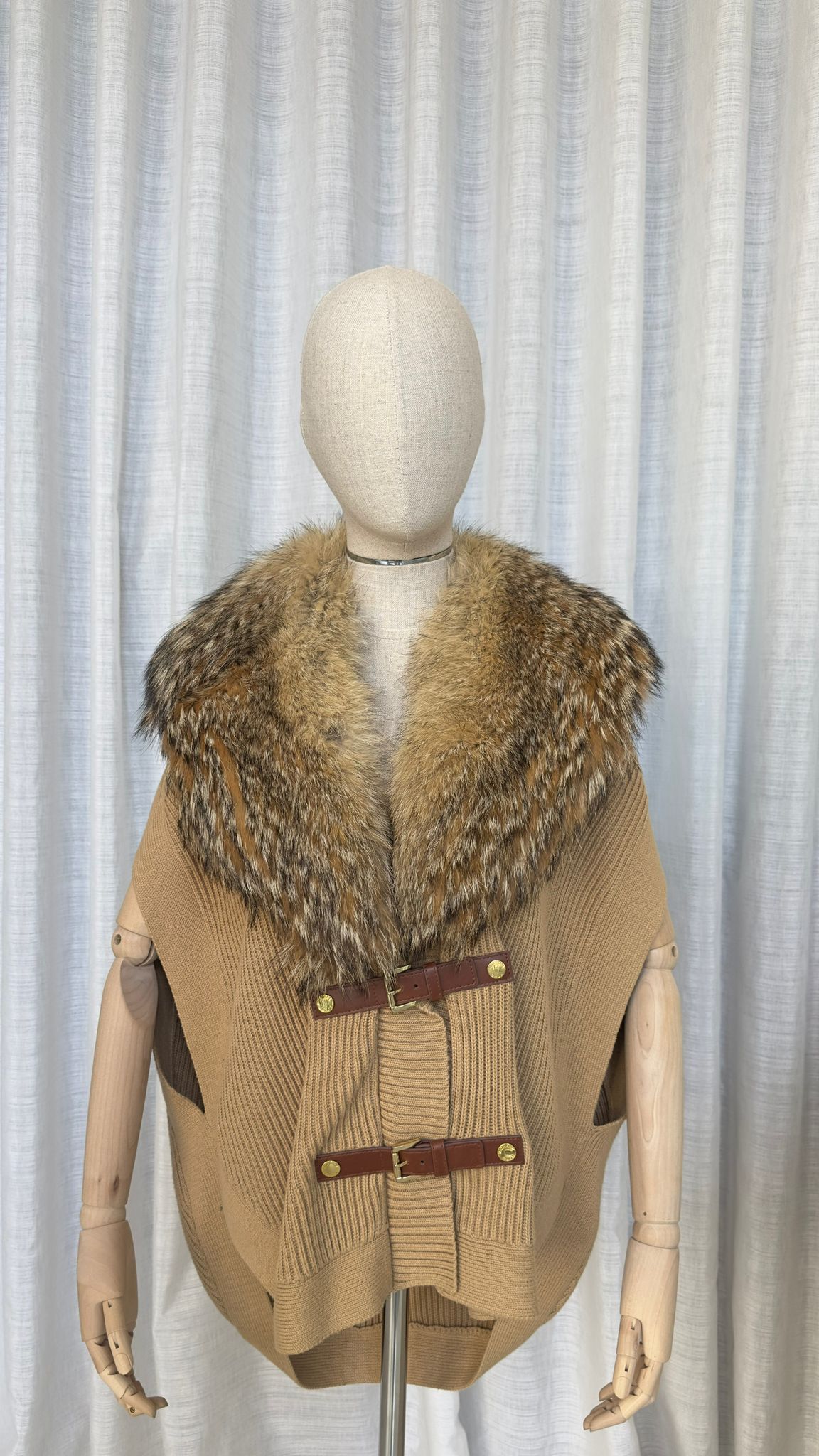 MICHAEL KORS FAUX-FUR BUCKLE PONCHO IN BEIGE